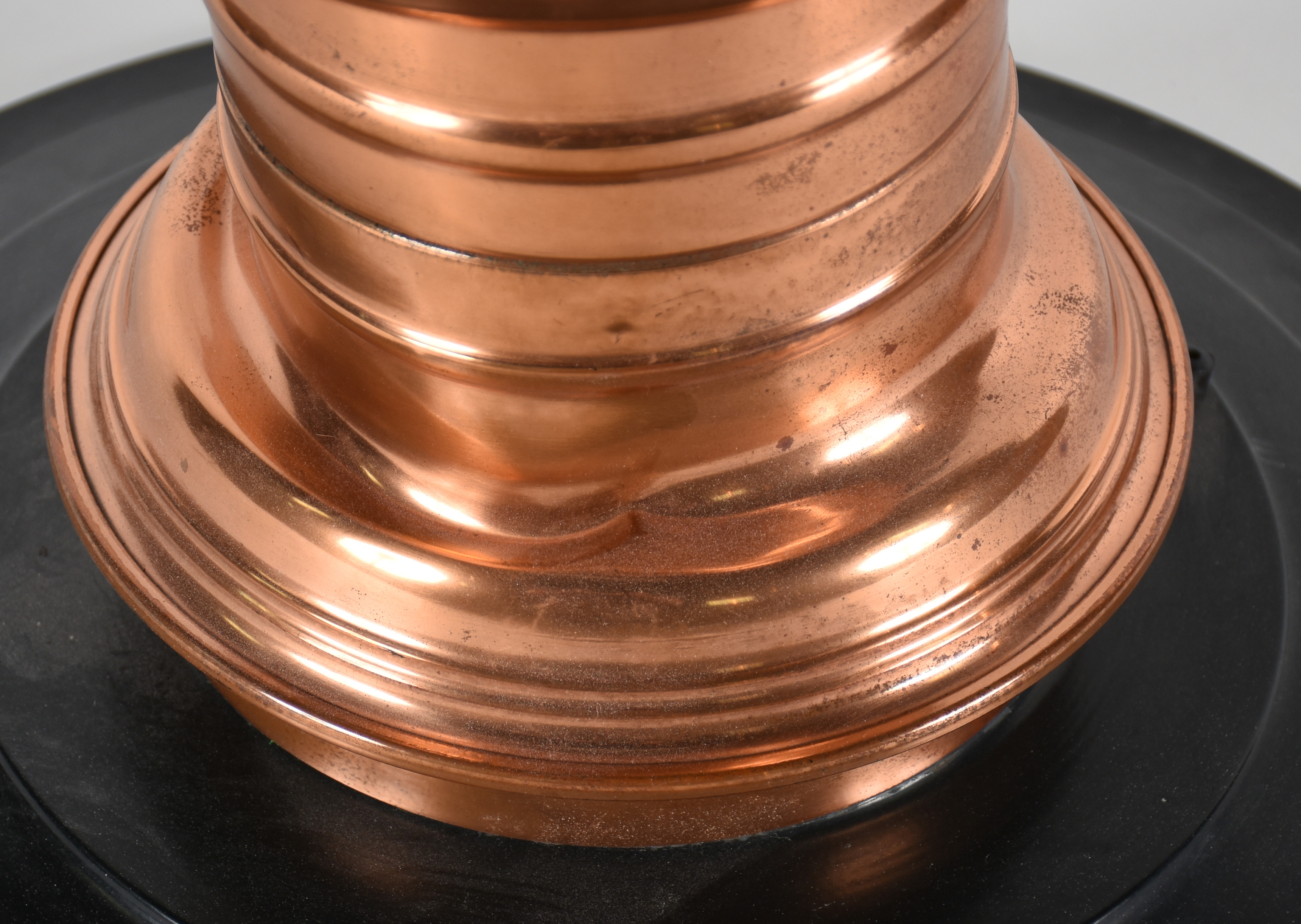 Réplica de lustre da Light de metal dourado - foto 4 de 4