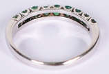 Anel de ouro branco com 9 esmeraldas . aro 20( ... - Anel de ouro branco com 9 esmeraldas . aro 20( Por questão de segurança, a peça não se encontra na loja)