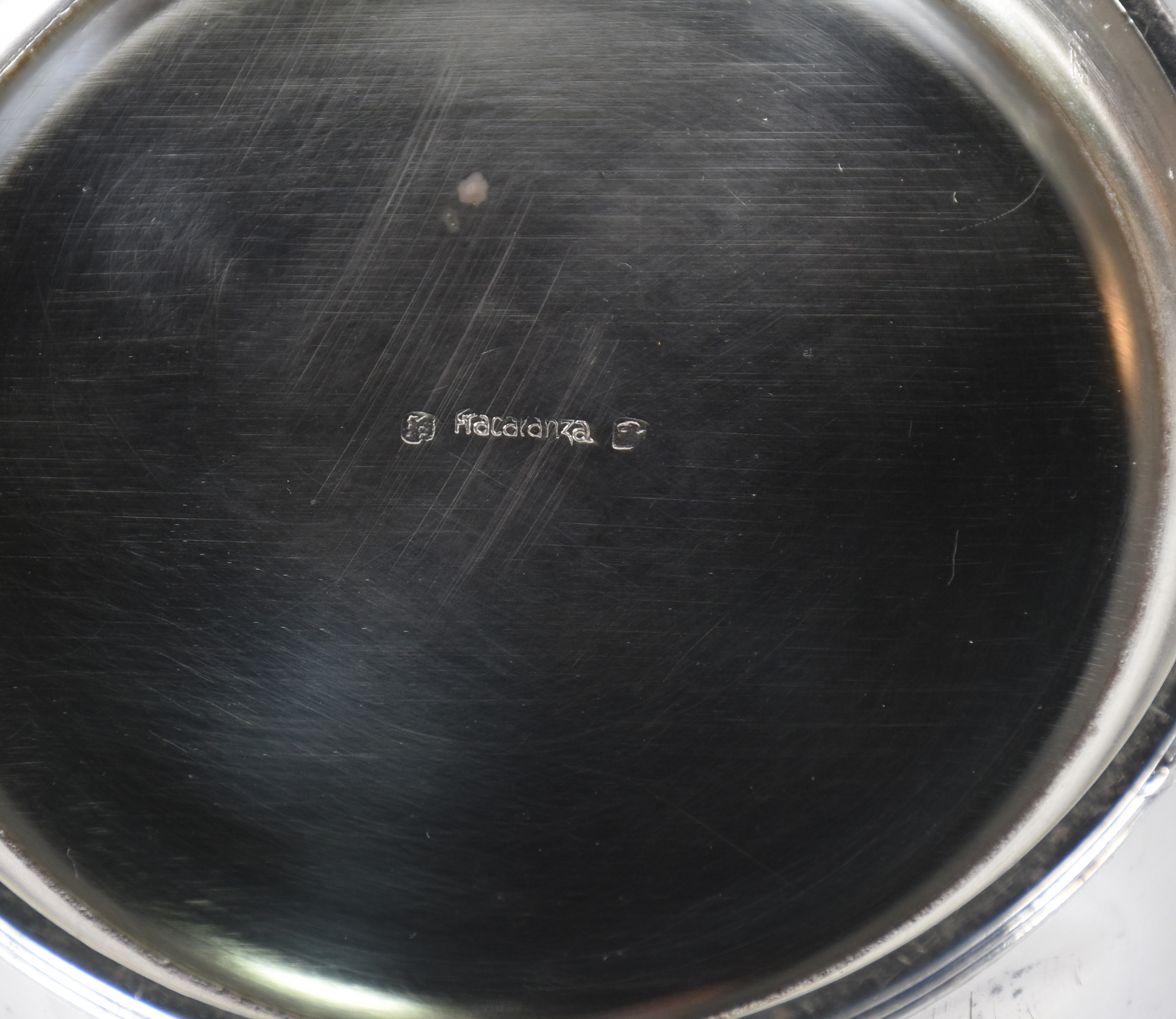 Diversas peças de metal , sendo 3 jarras , 3 baldes de gelo , 2 porta... - foto 7 de 10