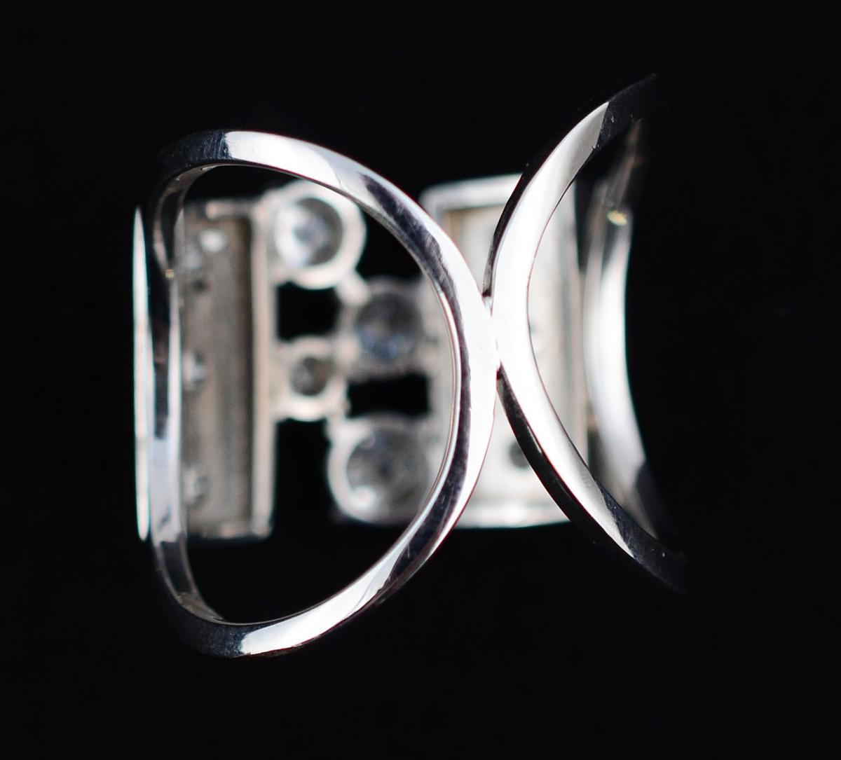 Anel de ouro branco com aproximadamente 2.00 ct de brilhantes - 9,7 g... - foto 2 de 2