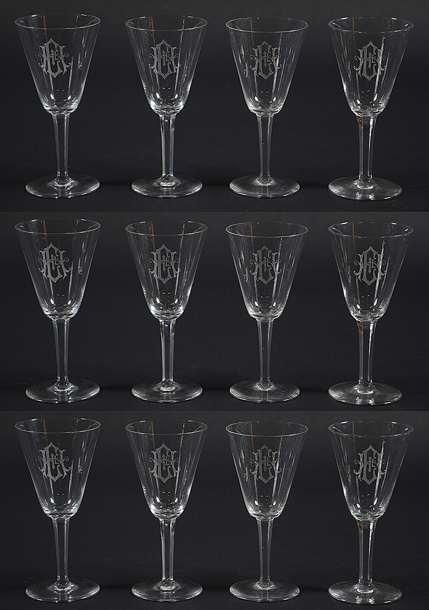 BACARAT - Doze cálices de cristal frances monogramados, marcados na... - foto 1 de 2