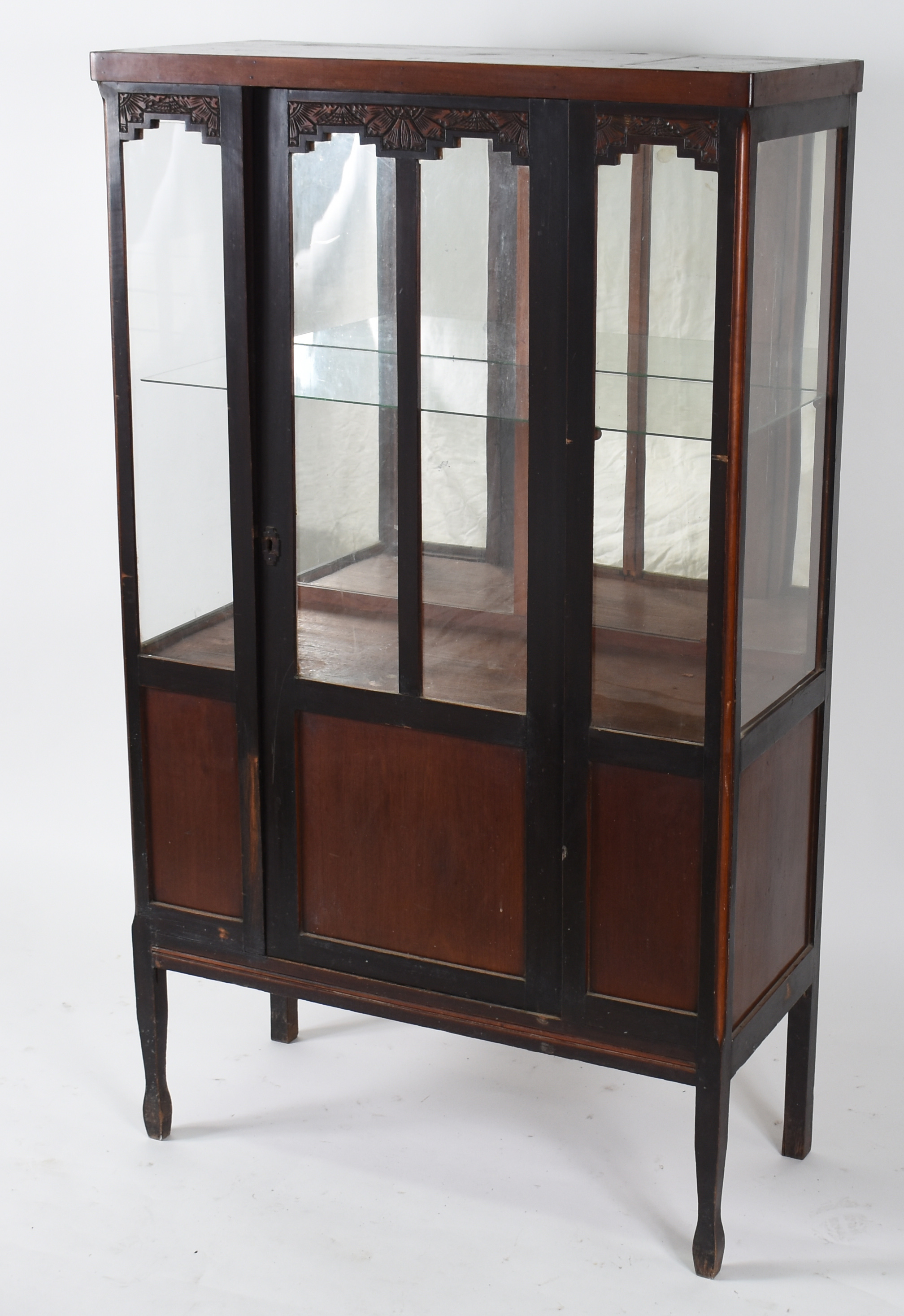 Vitrine de madeira nobre com porta , laterais e prateleira interna de... - foto 1 de 4