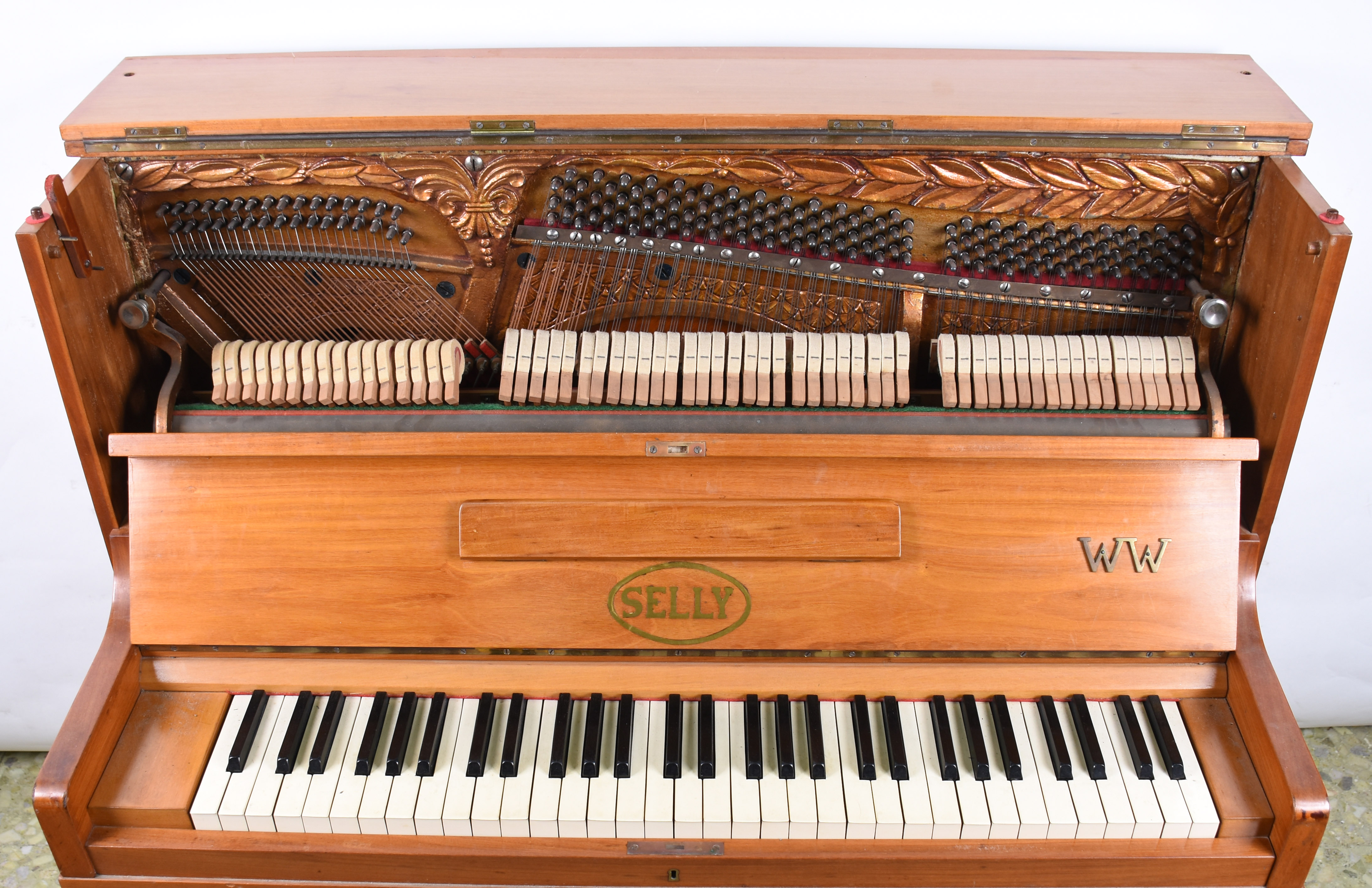 Piano para criança da marca SELLY , med. frente 1.09, prof. 58 altura... - foto 2 de 4