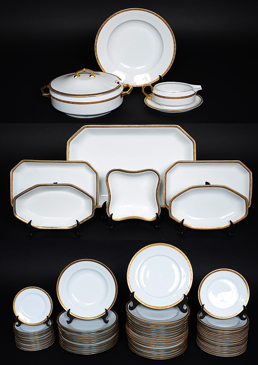 Aparelho de jantar de porcelana alemã branca com borda dourada...