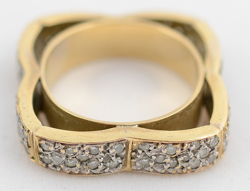 Anel de ouro 18 k cravejado de brilhantes modelo quadrado. Peso 8,2 g... - foto 1 de 3