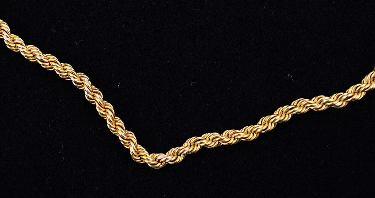 Colar de ouro amarelo 18 k modelo torçade. Peso total 24,7 g... - foto 2 de 2