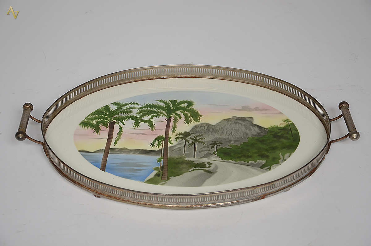 Bandeja de faiança decorada com paisagem do Rio de Janeiro, grade e... - foto 1 de 3