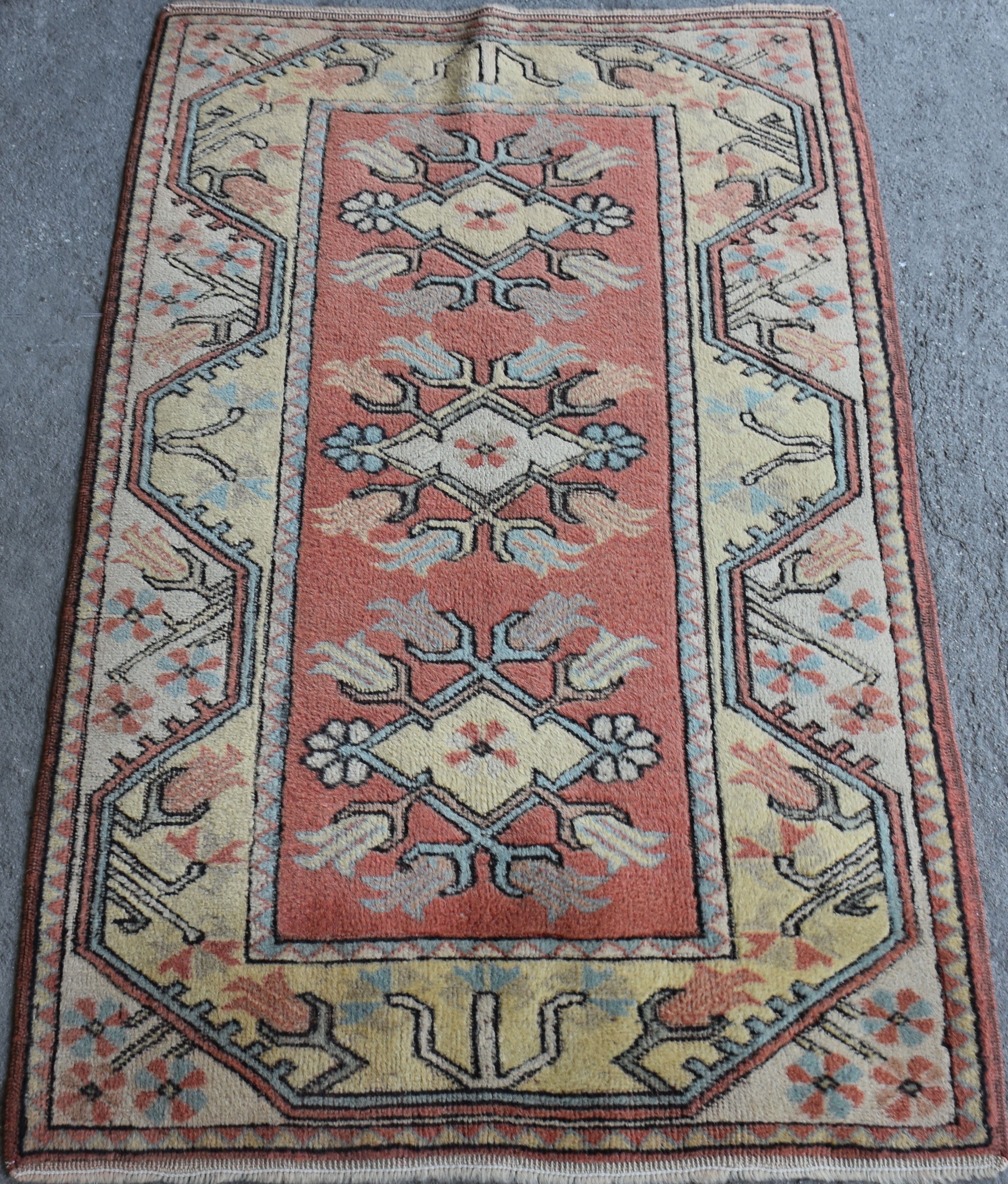 Tapete Kasak med. 1,30 x 0,83 m.
