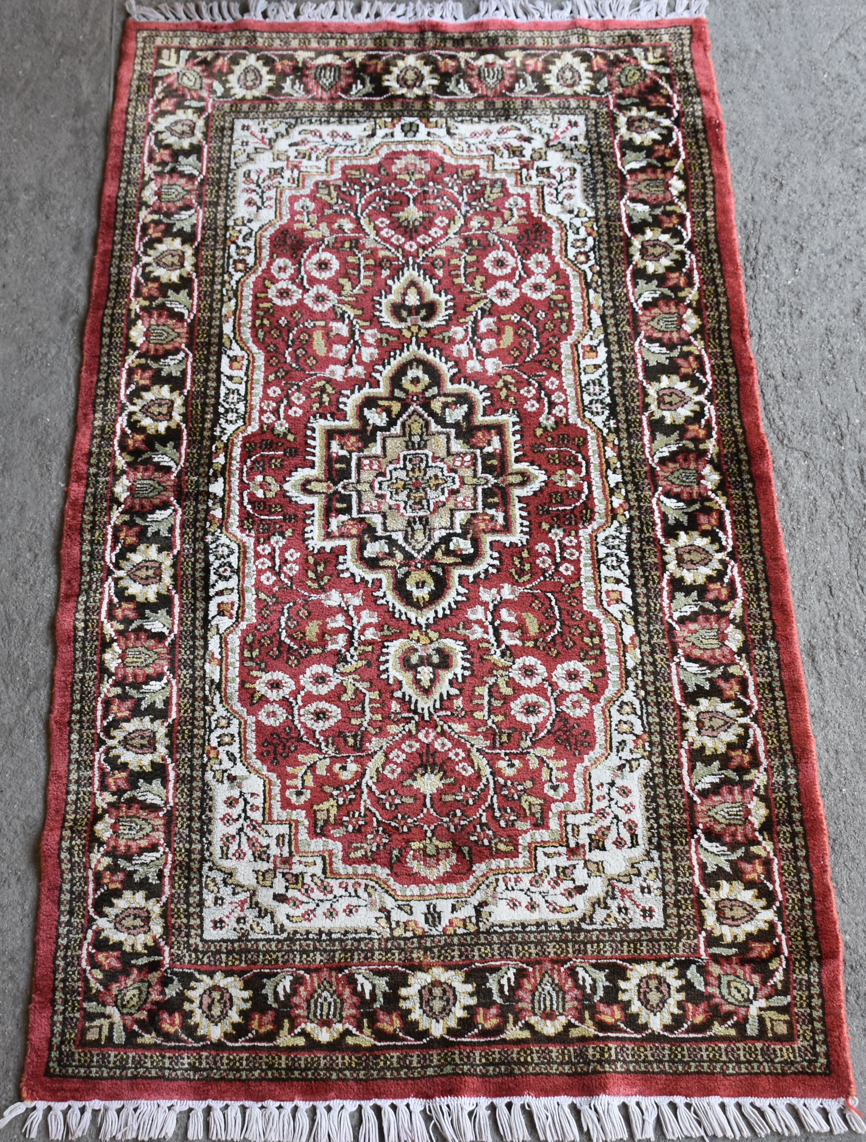 Tapete Tabriz med. 1,32 x 0,76 m.