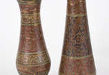 Par de vasos indianos de metal ( i com a borda ... - Par de vasos indianos de metal ( i com a borda amassada)