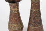 Par de vasos indianos de metal ( i com a borda ... - Par de vasos indianos de metal ( i com a borda amassada)