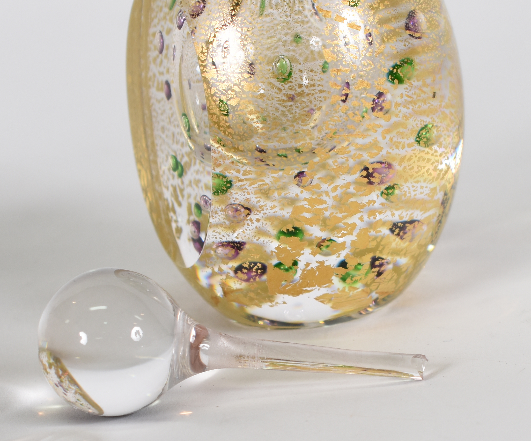 Perfumeiro de murano com gotos coloridas e pó de ouro , frente... - foto 4 de 4