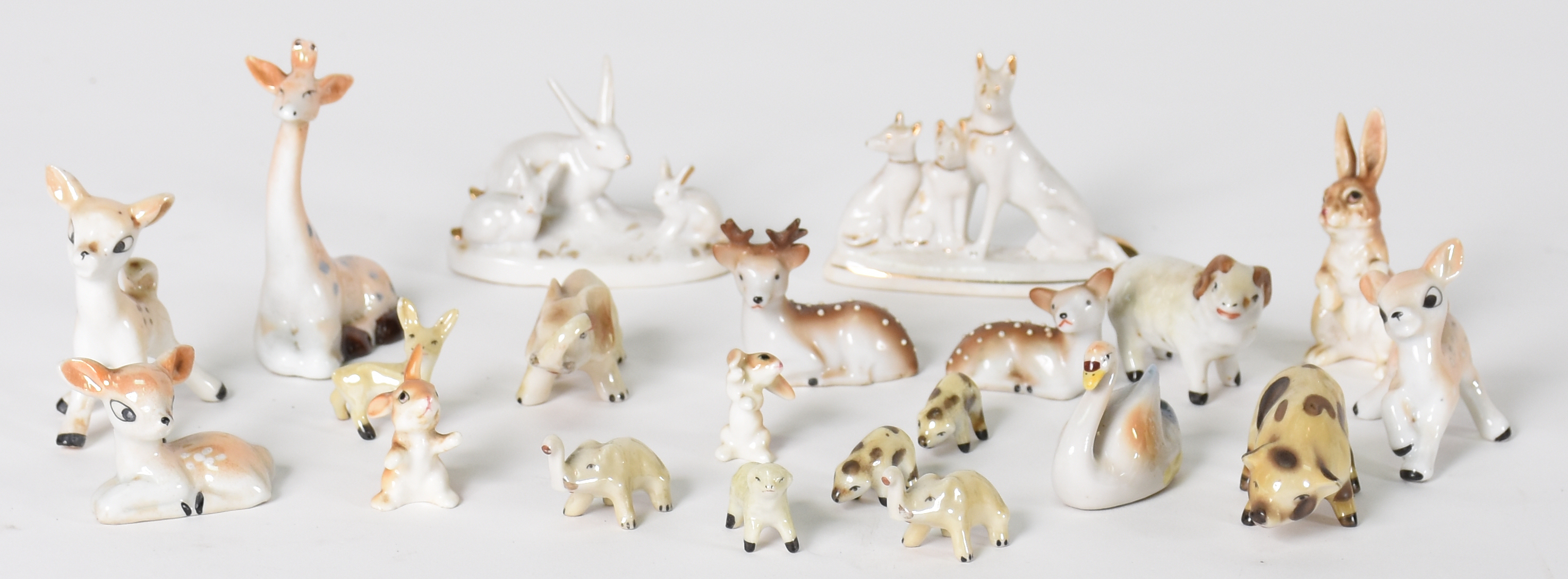 Conjunto com 21 miniaturas de porcelana - foto 1 de 3