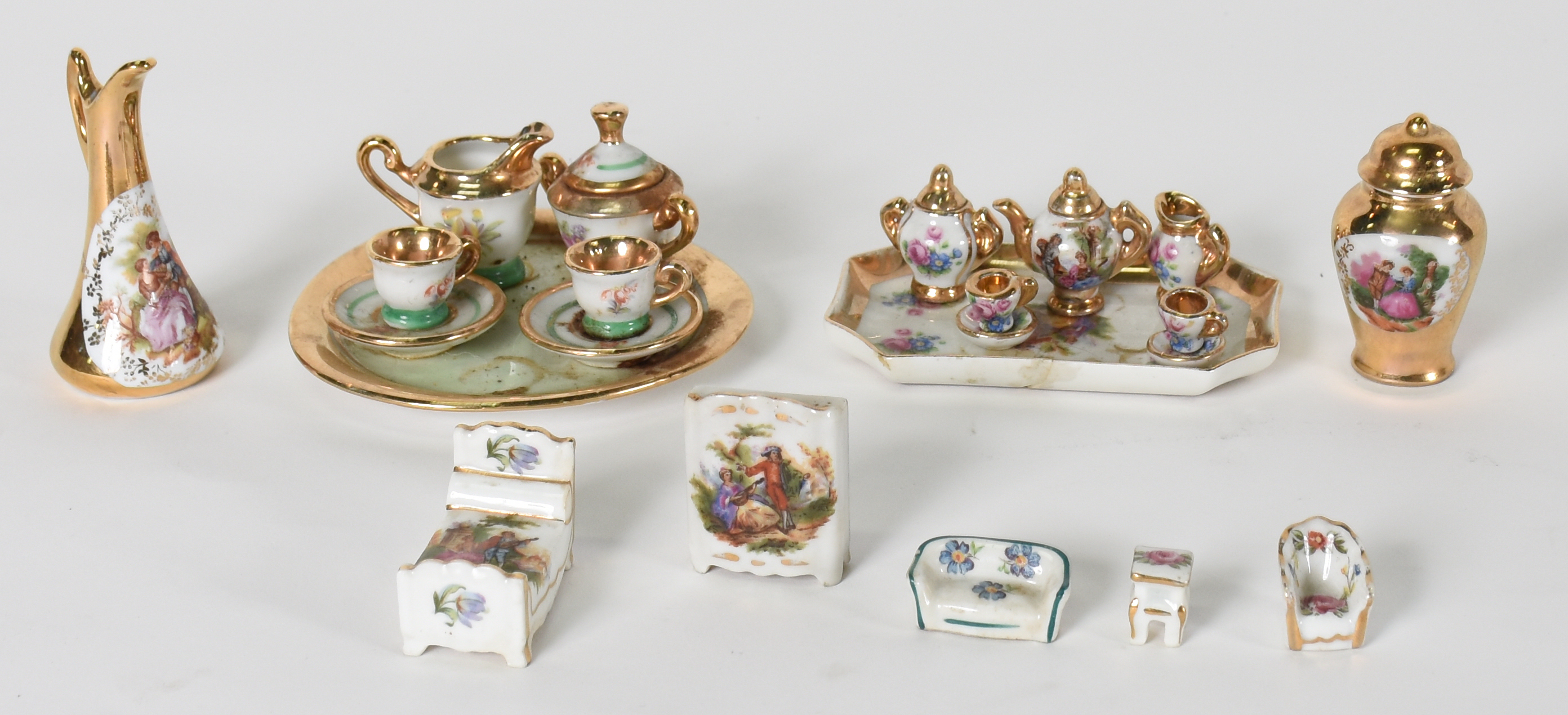 Conjunto com 18 miniaturas de porcelana - foto 1 de 3