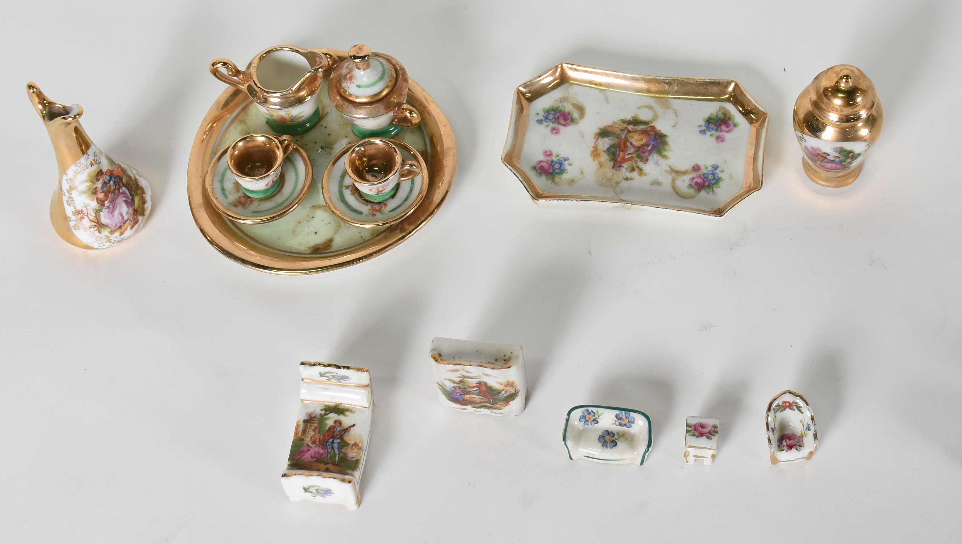 Conjunto com 18 miniaturas de porcelana - foto 2 de 3