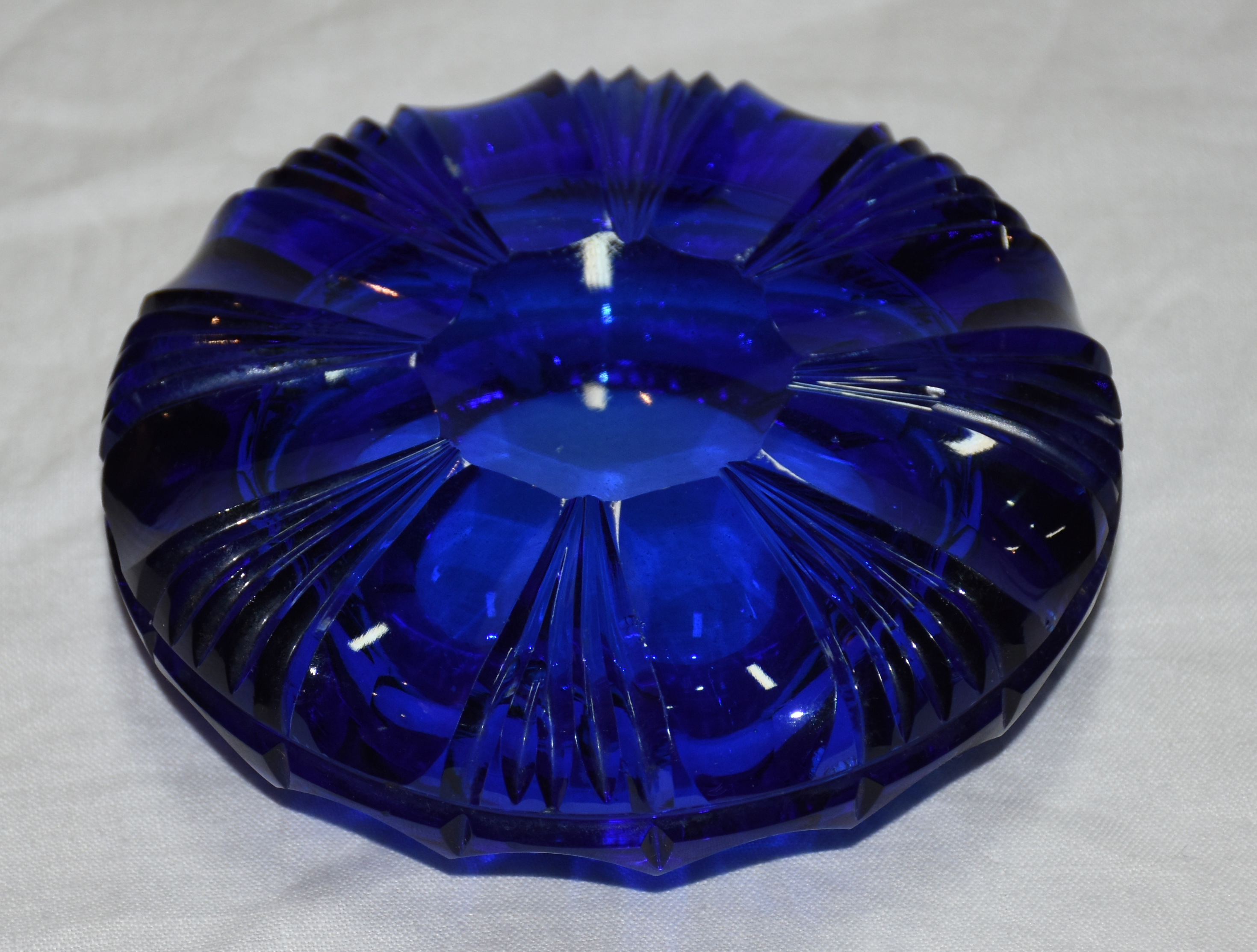 Cinzeiro de cristal na cor azul - foto 2 de 2