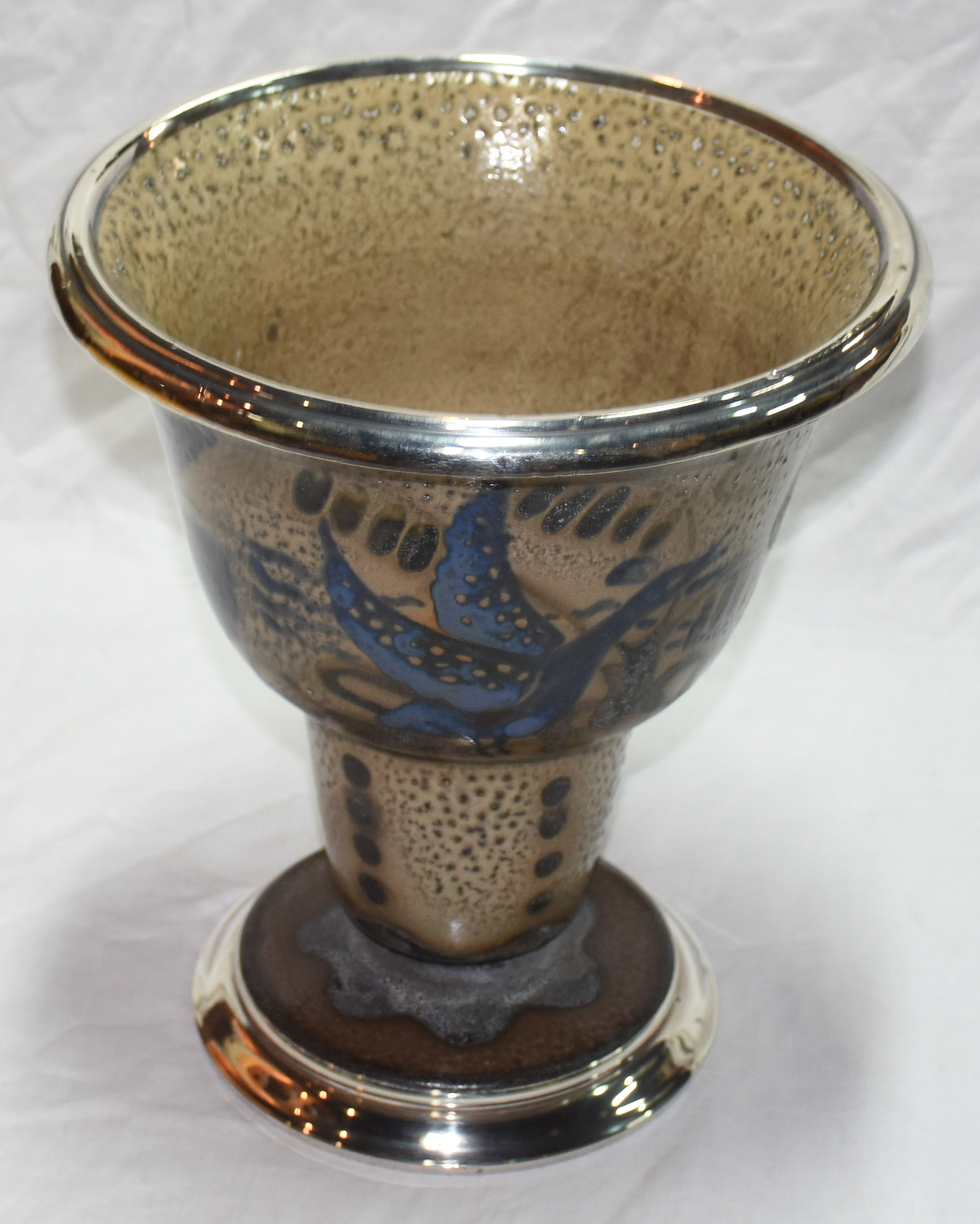 Vaso decorativo de cerâmica policromada com base e borda de prata... - foto 1 de 3