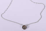 Gargantilha de ouro branco ponto de luz com 1 b... - Gargantilha de ouro branco ponto de luz com 1 brilhante de 0,50 ct  ( Por questão de segurança a peça não se encontra na loja )