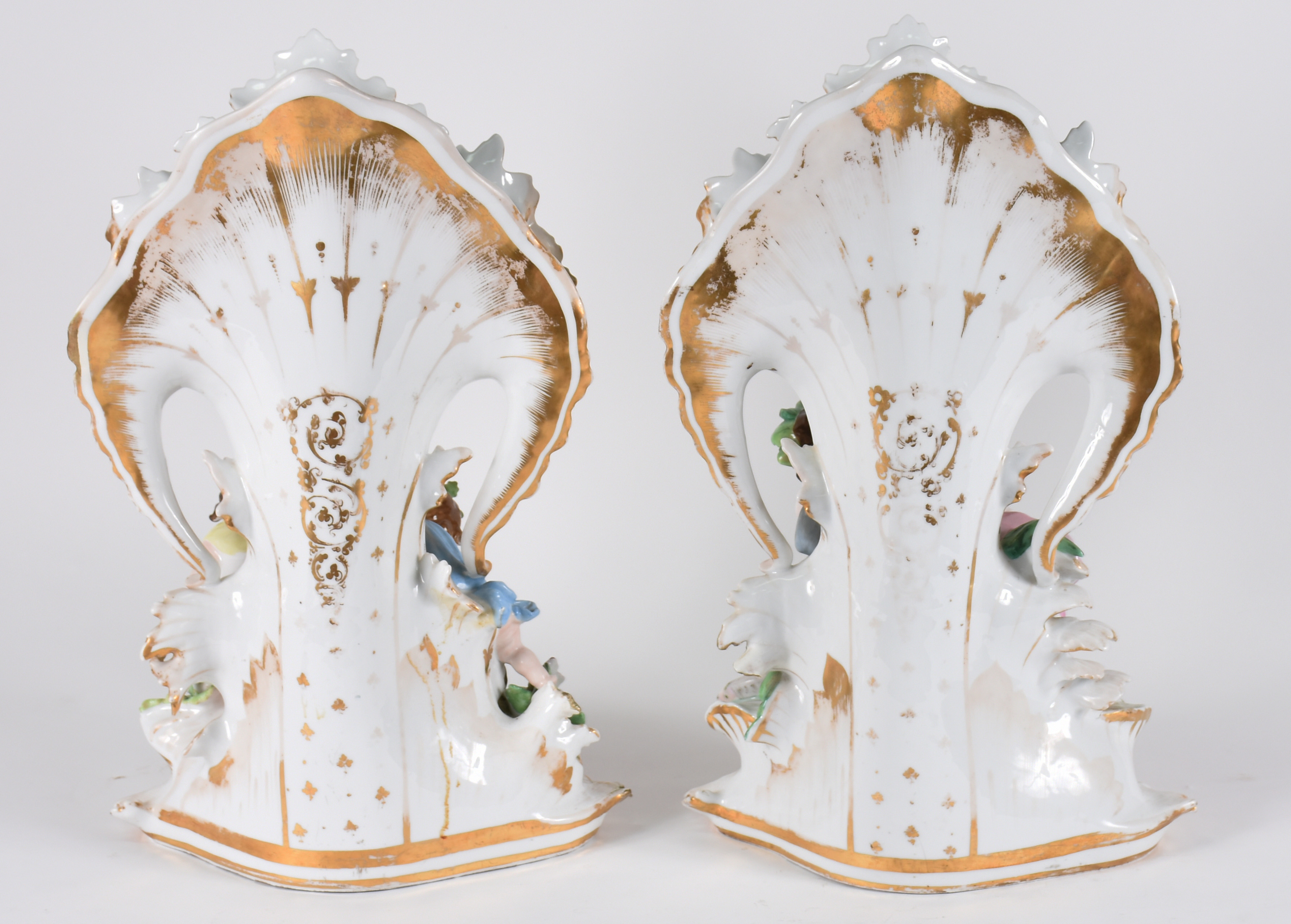 Par de belíssimas floreiras de porcelana francesa policromada e... - foto 3 de 7