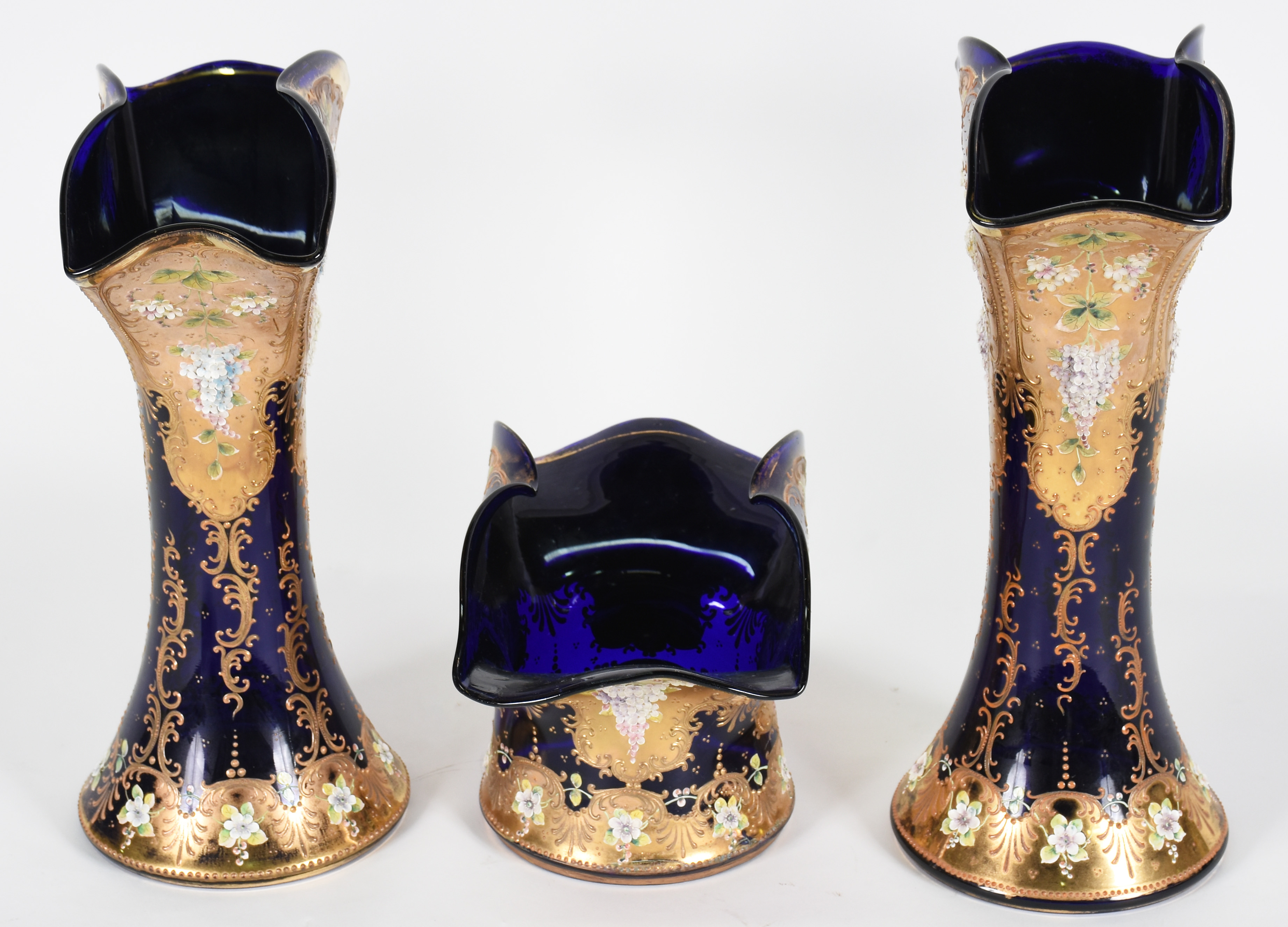 Conjunto com Três peças de cristal tcheco azul ricamente decoradas em... - foto 3 de 4