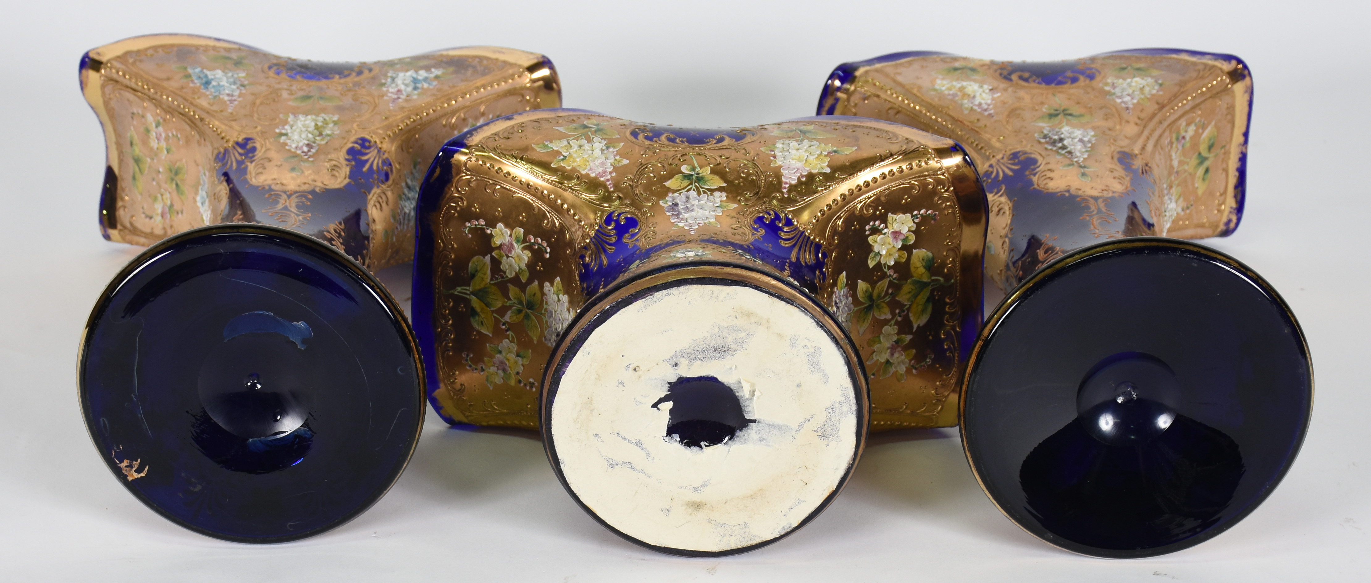 Conjunto com Três peças de cristal tcheco azul ricamente decoradas em... - foto 4 de 4