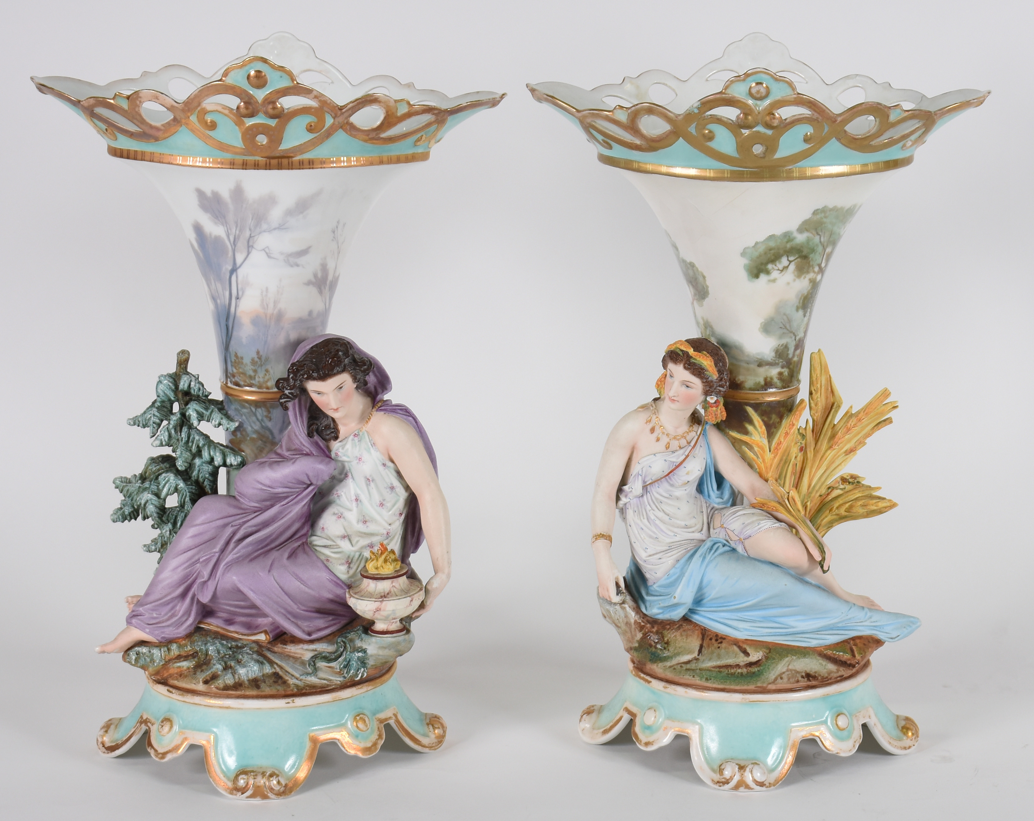 Par de belíssimos vasos de porcelana francesa, ricamente decorados... - foto 1 de 6