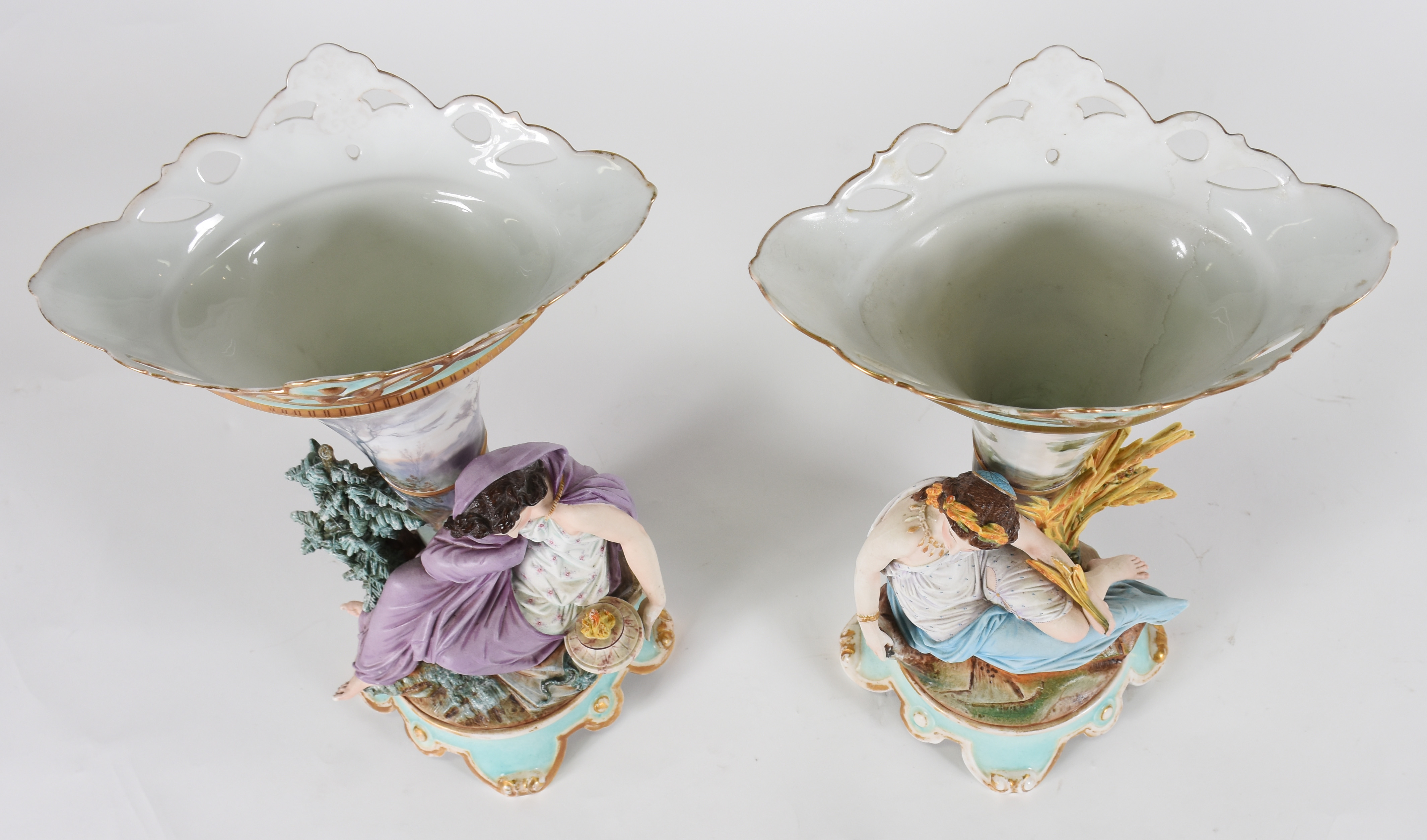 Par de belíssimos vasos de porcelana francesa, ricamente decorados... - foto 2 de 6
