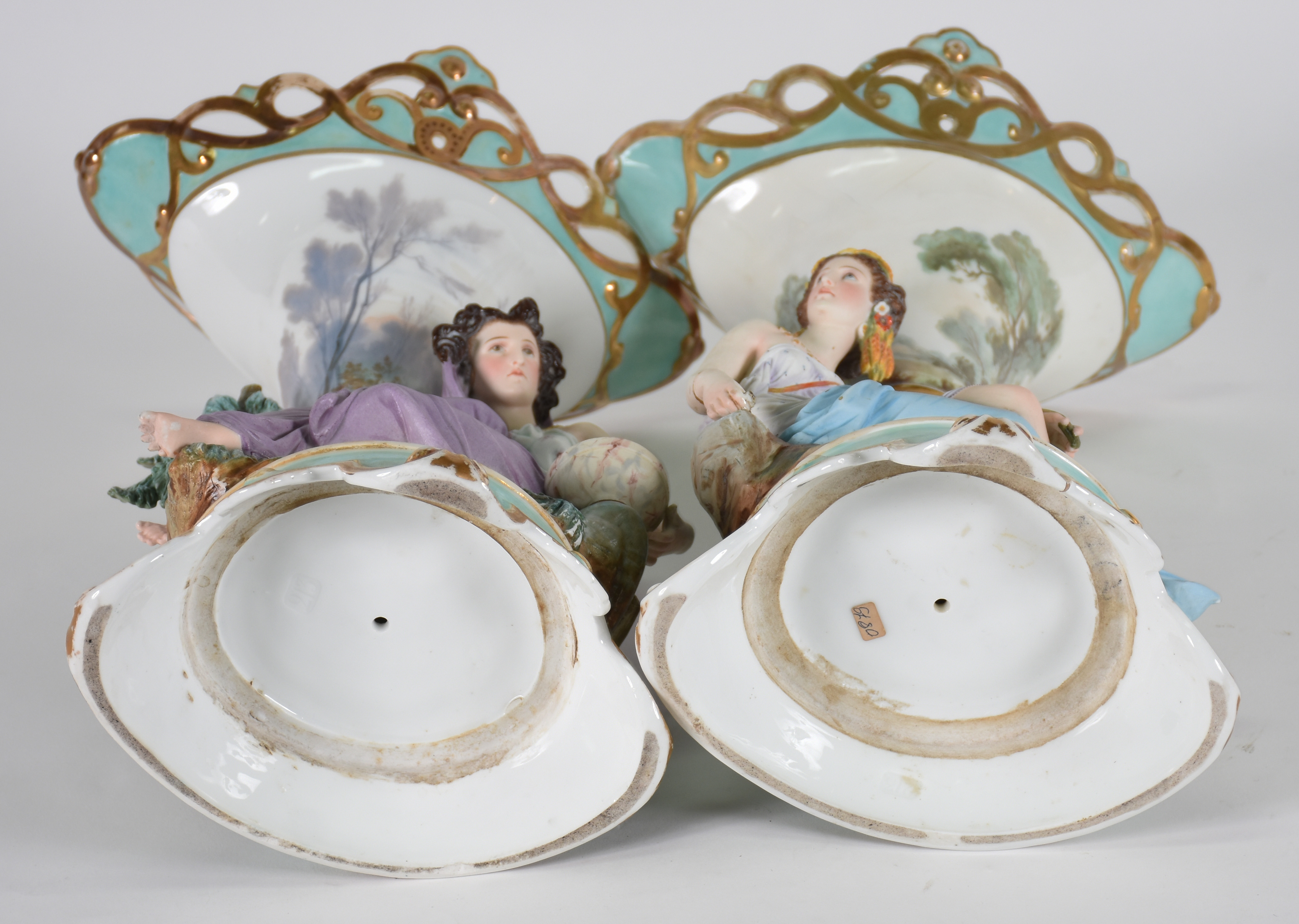 Par de belíssimos vasos de porcelana francesa, ricamente decorados... - foto 5 de 6