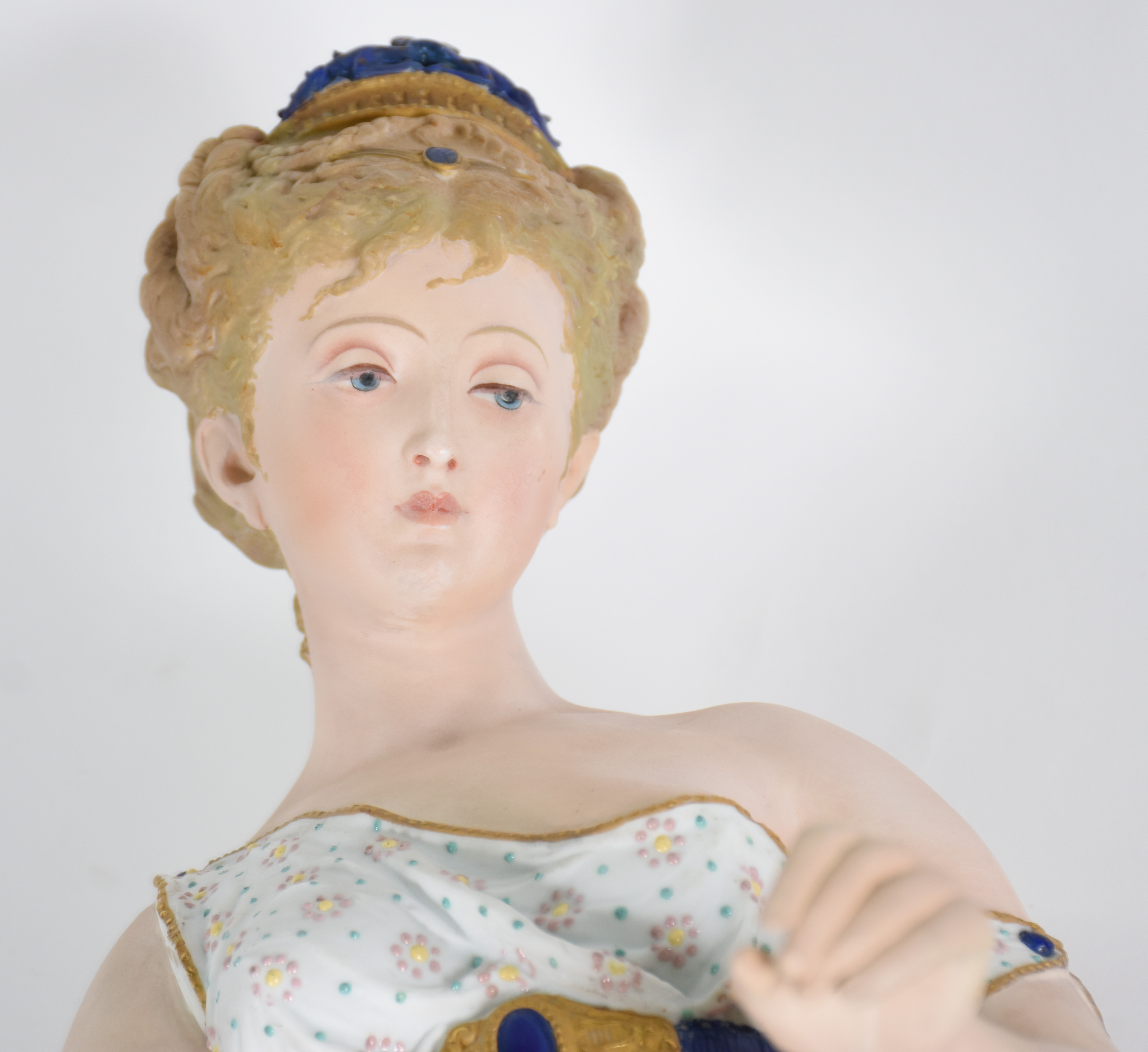 Grande escultura de porcelana européia policromada representando... - foto 2 de 6