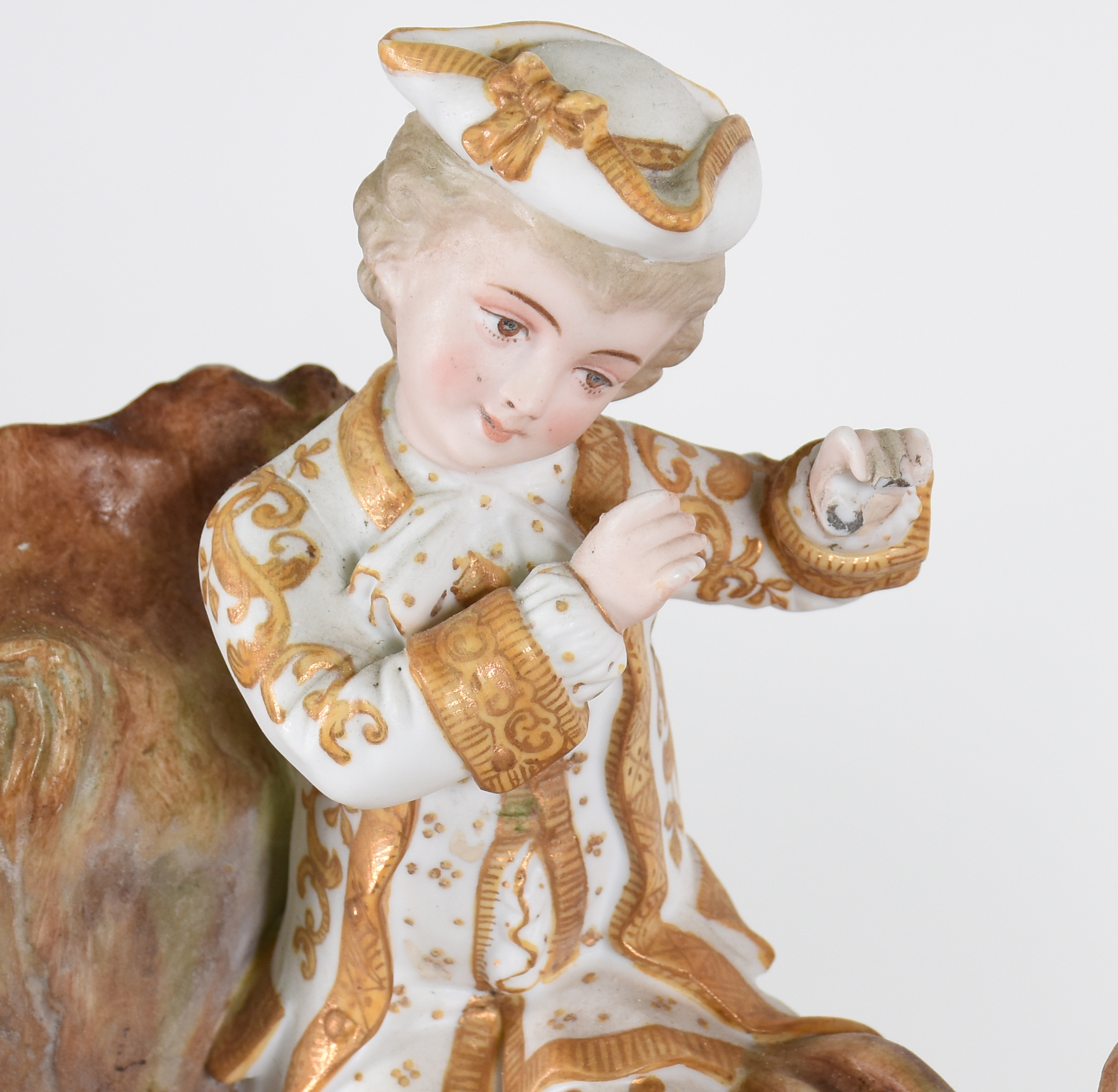 Grupo escultórico de porcelana europeia policromada representando... - foto 2 de 6