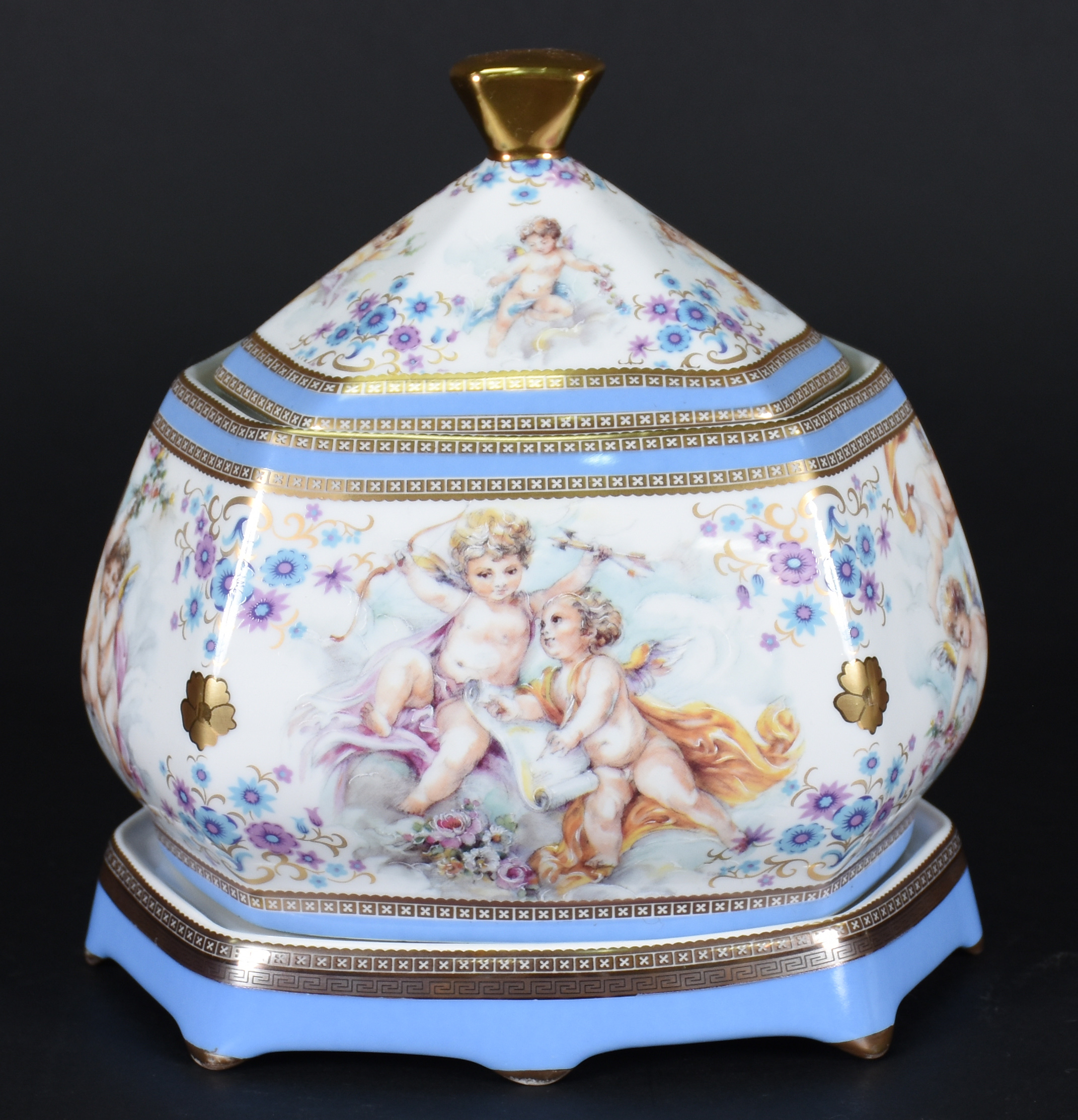 Bomboniere com presentoir de porcelana policromada decorada com... - foto 1 de 4