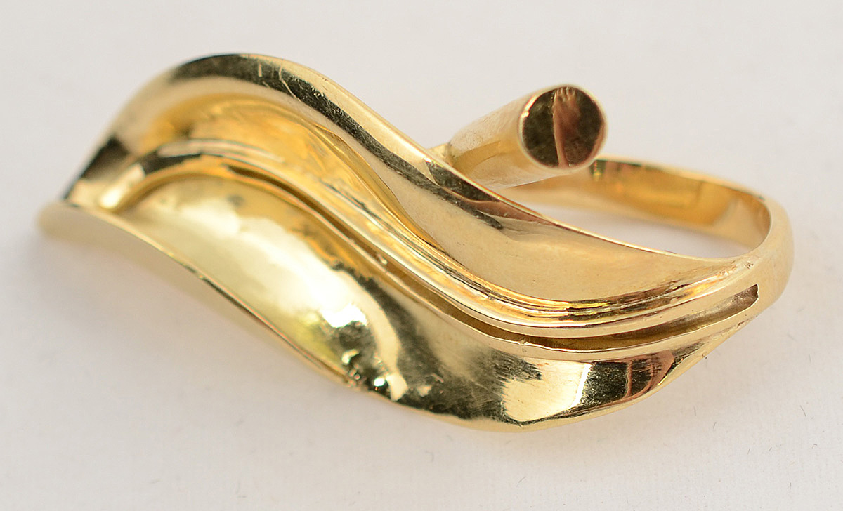 Anel de ouro 18 k em forma de folha. Peso total 14,9 g - Aro 16. - foto 1 de 3