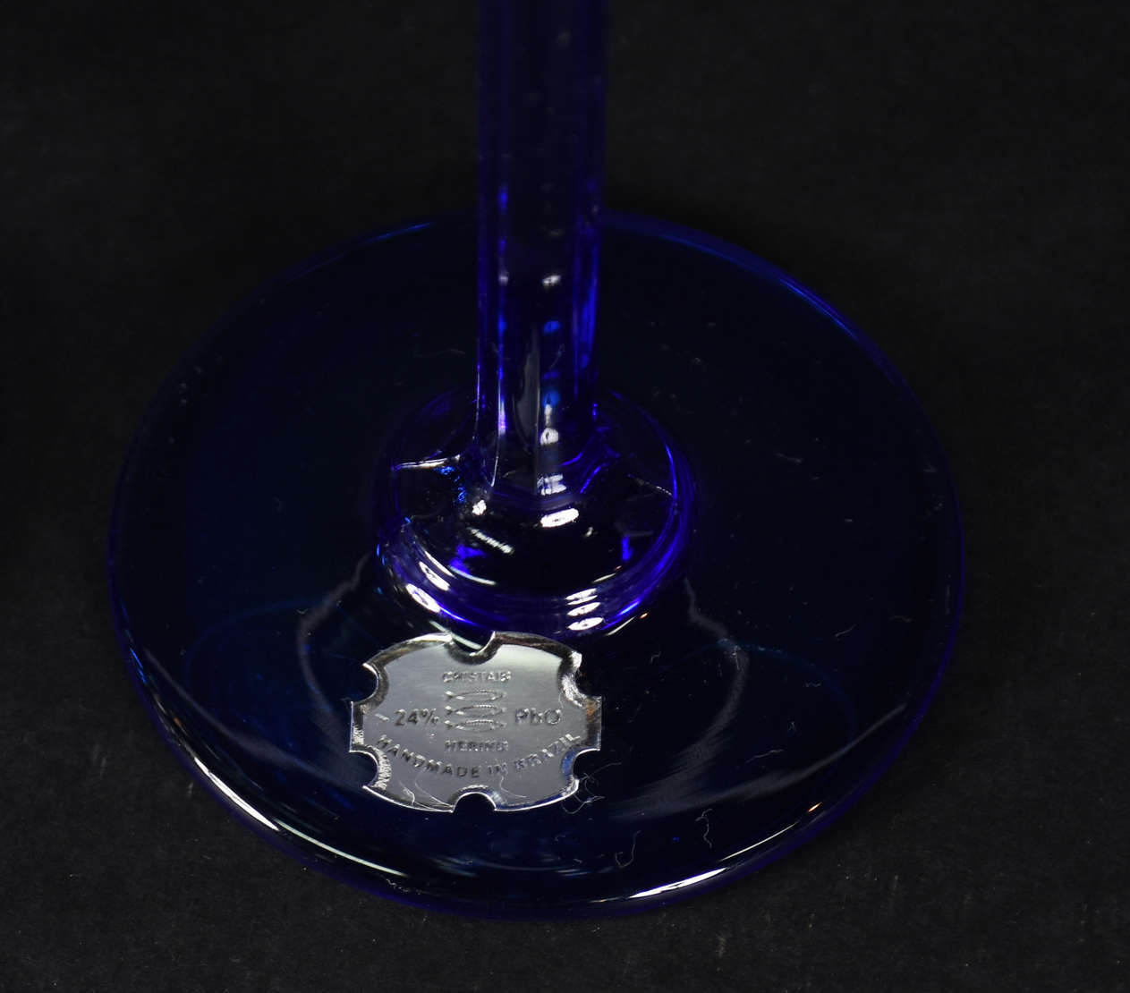 Conjunto de taças de vidro com pé azul , sendo 6 para vinho , 5 para... - foto 3 de 3