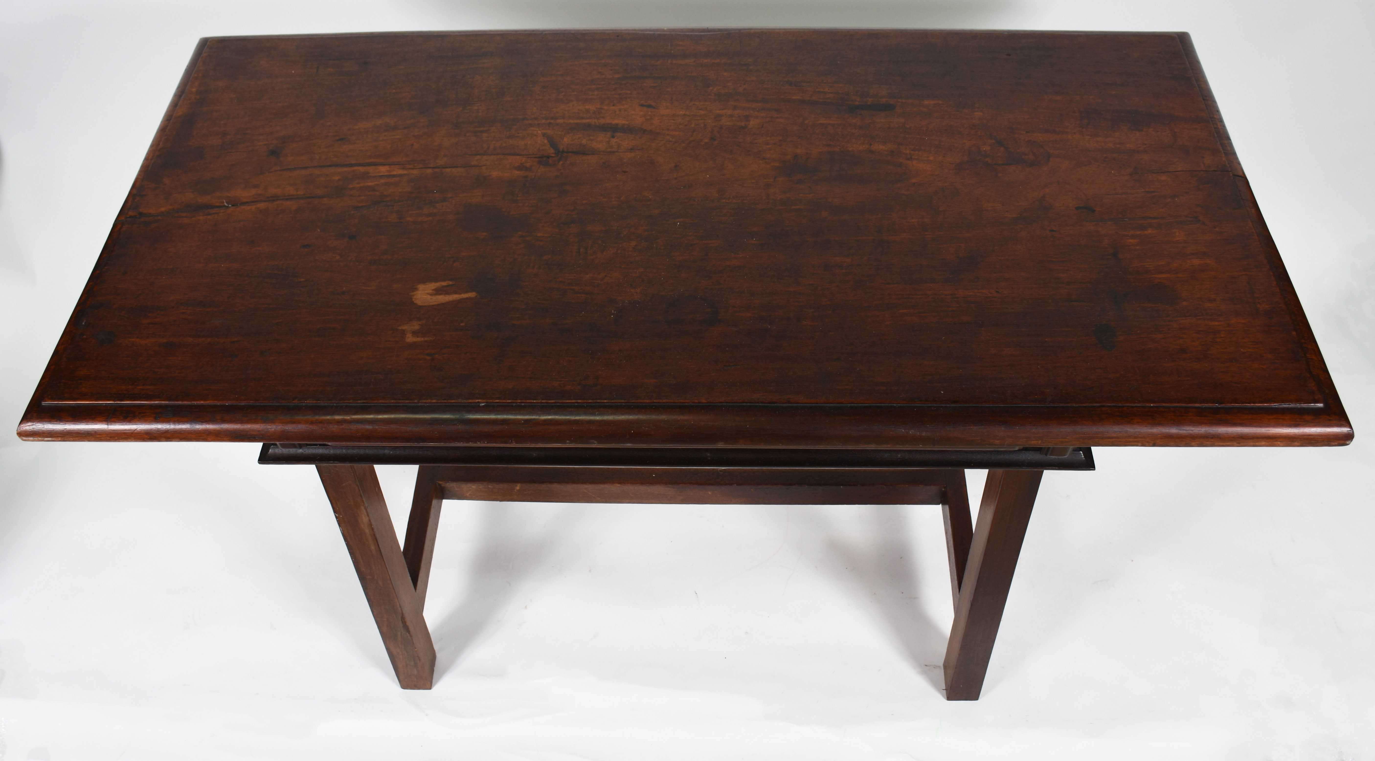 Mesa de madeira nobre com base em cavalete, uma gaveta. - foto 4 de 4