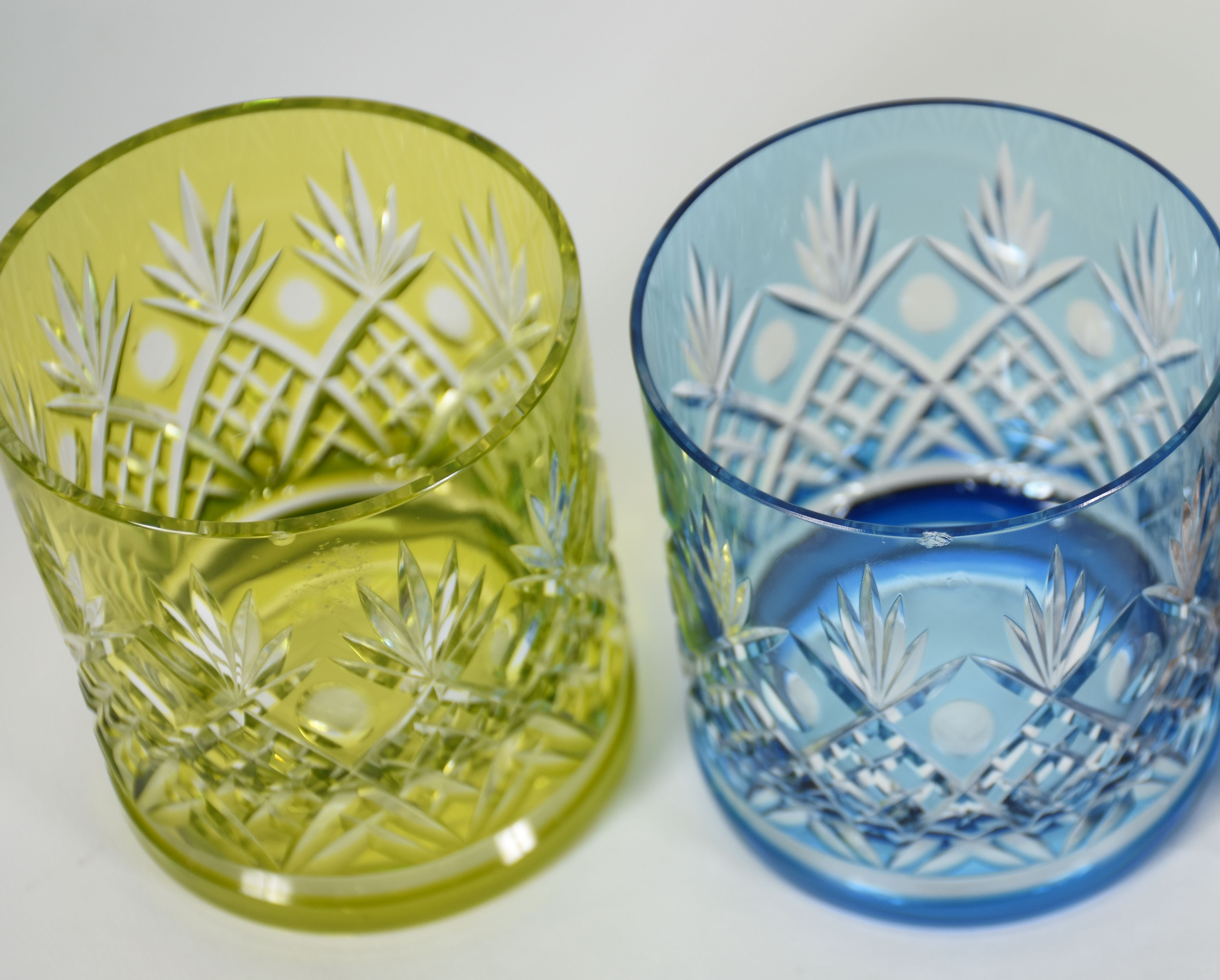 Seis copos para whisky de cristal lapidado em diversas cores... - foto 3 de 4