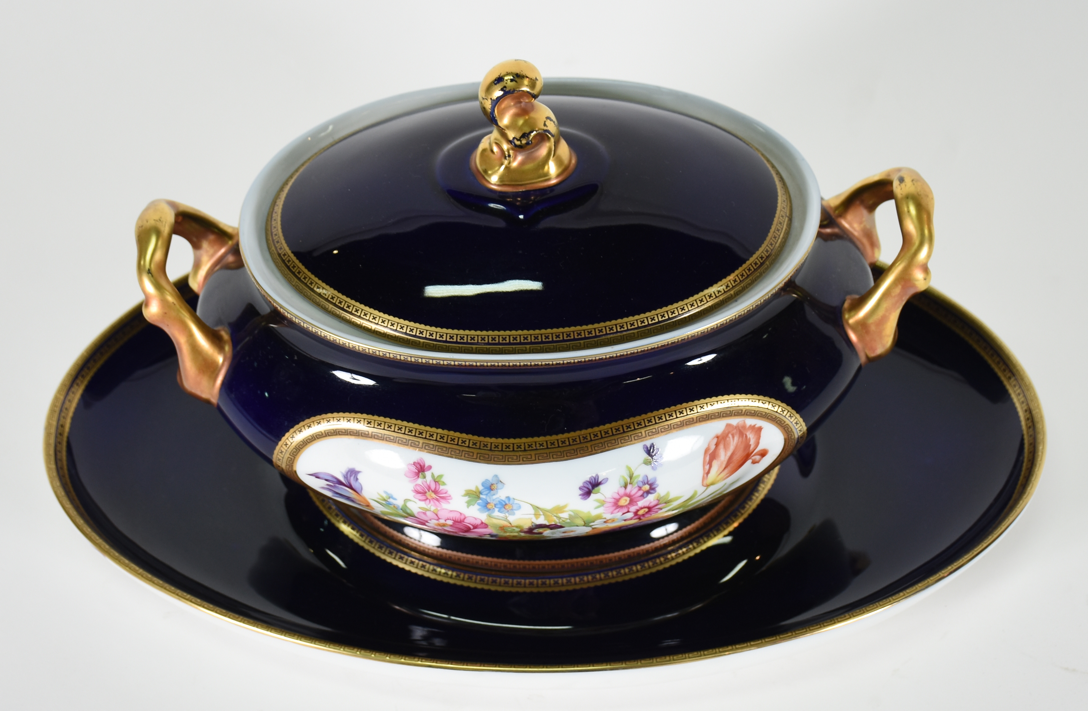 Sopeira com presentoir de porcelana azul cobalto com ouro, flores em... - foto 3 de 5
