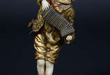 DEMETRIUS CHIPARUS - Escultura de bronze com ma... - DEMETRIUS CHIPARUS - Escultura de bronze com marfim representando criança com sanfona, ETLING, Paris. Altura 24 cm. Assinada.