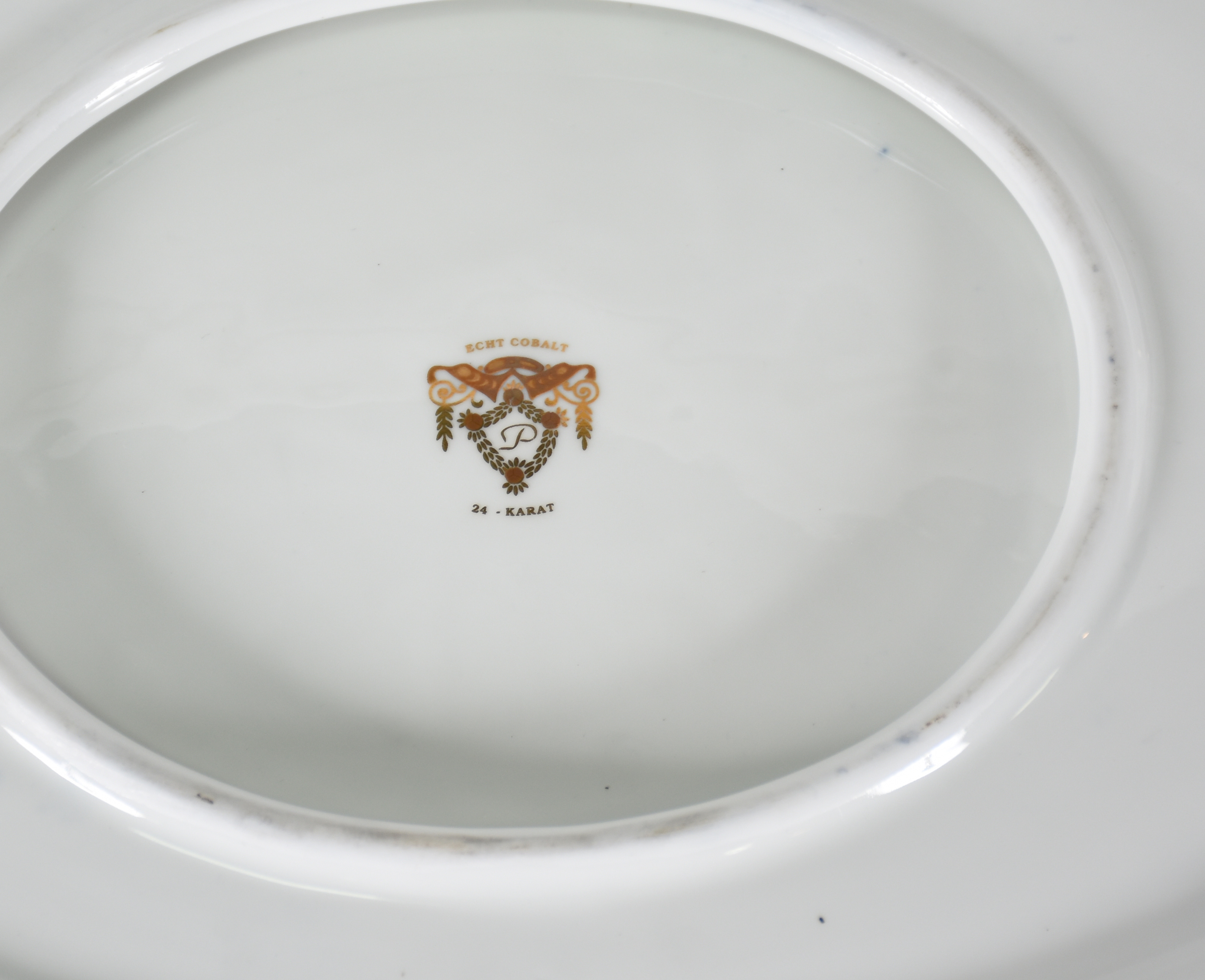 Sopeira com presentoir de porcelana azul cobalto com ouro, flores em... - foto 5 de 5
