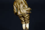 DEMETRIUS CHIPARUS - Escultura de bronze com ma... - DEMETRIUS CHIPARUS - Escultura de bronze com marfim representando criança com sanfona, ETLING, Paris. Altura 24 cm. Assinada.