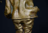 DEMETRIUS CHIPARUS - Escultura de bronze com ma... - DEMETRIUS CHIPARUS - Escultura de bronze com marfim representando criança com sanfona, ETLING, Paris. Altura 24 cm. Assinada.