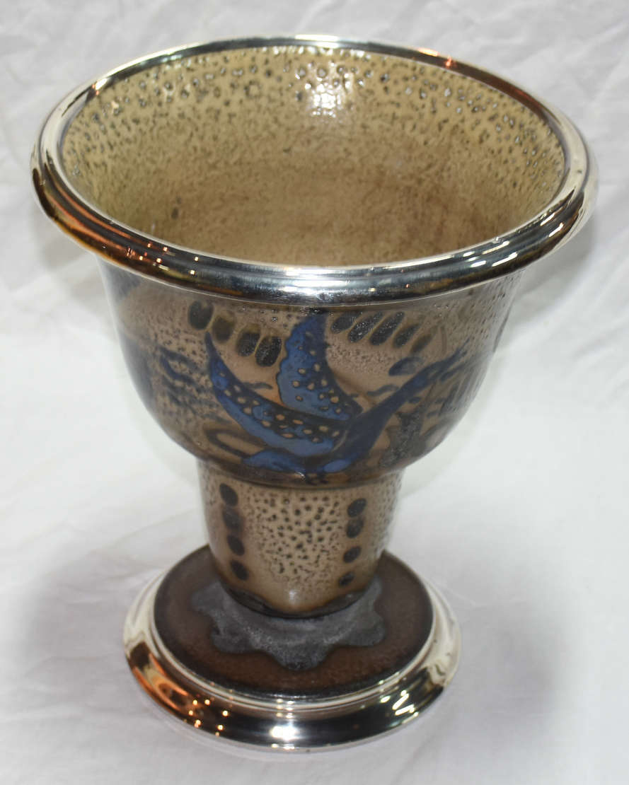 Vaso decorativo de cerâmica policromada com base e borda de prata... - foto 1 de 3