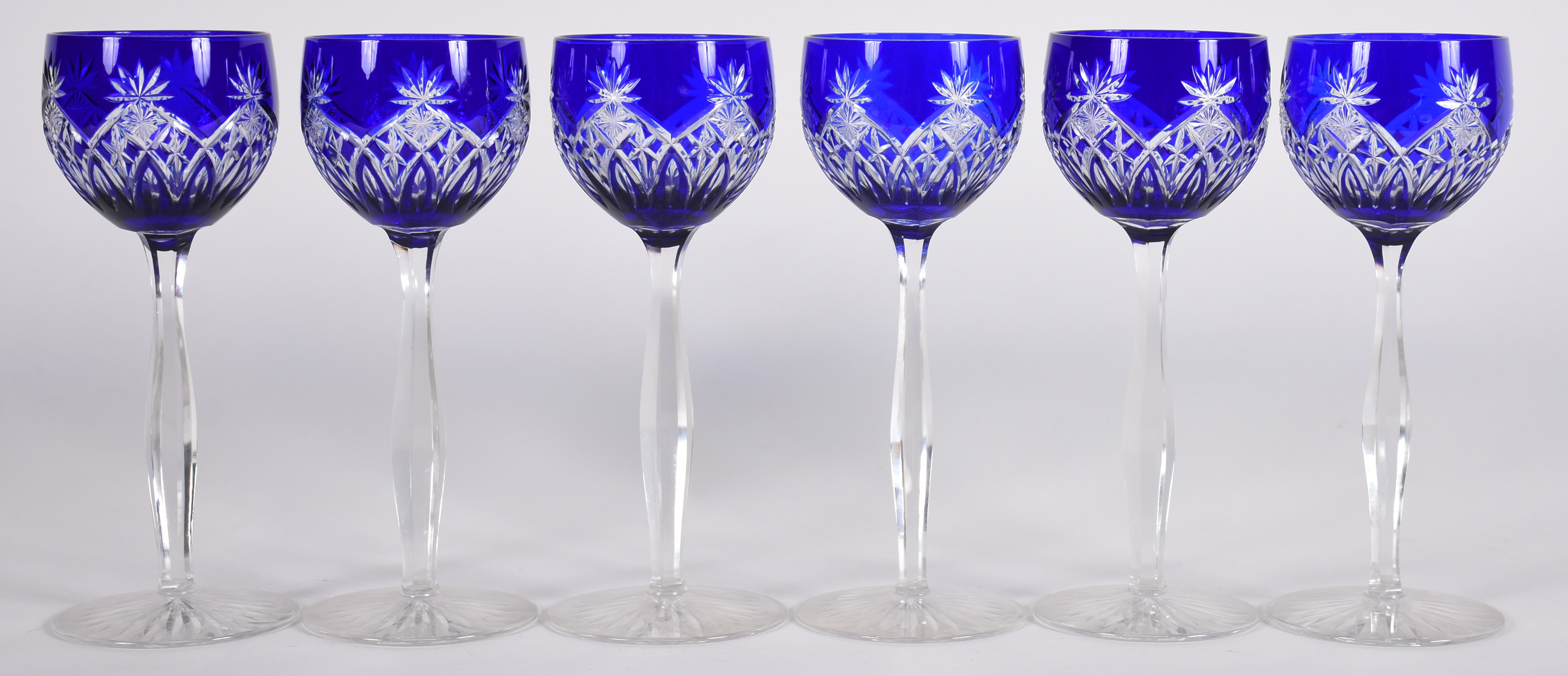 Seis cálices para vinho de cristal europeu lapidado doublé azul. - foto 1 de 3