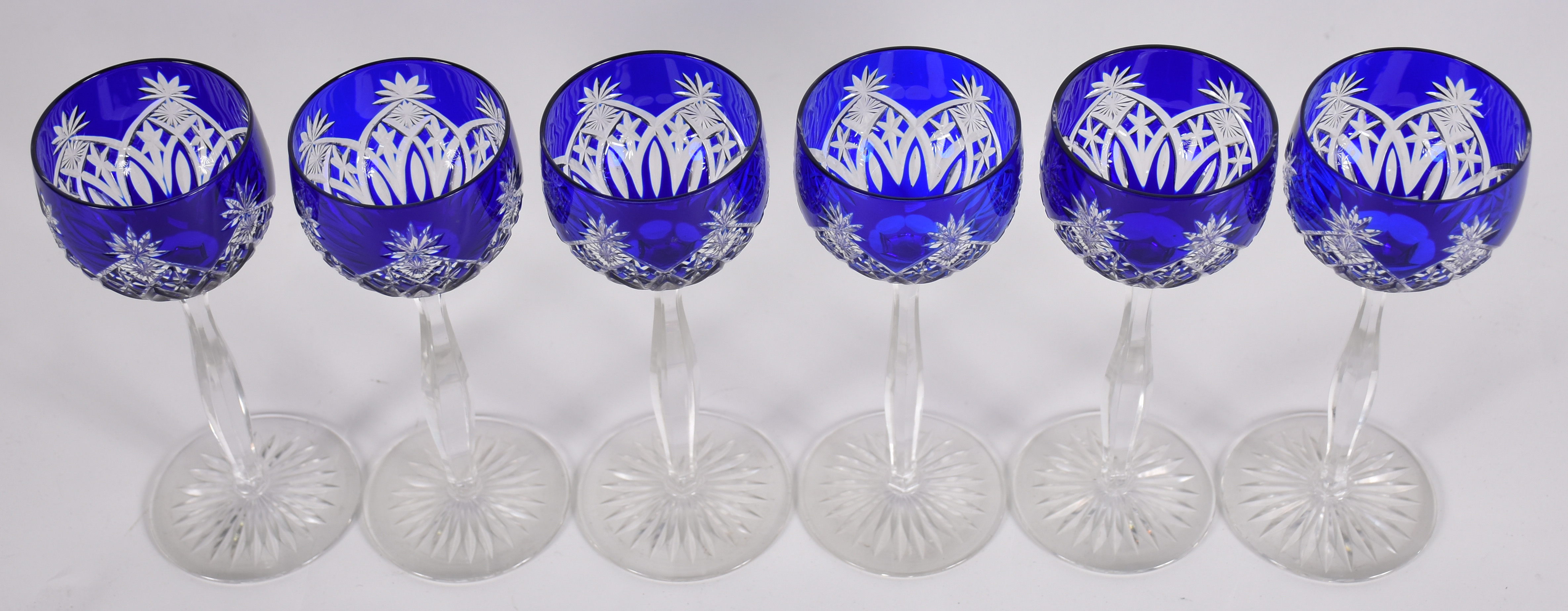 Seis cálices para vinho de cristal europeu lapidado doublé azul. - foto 2 de 3