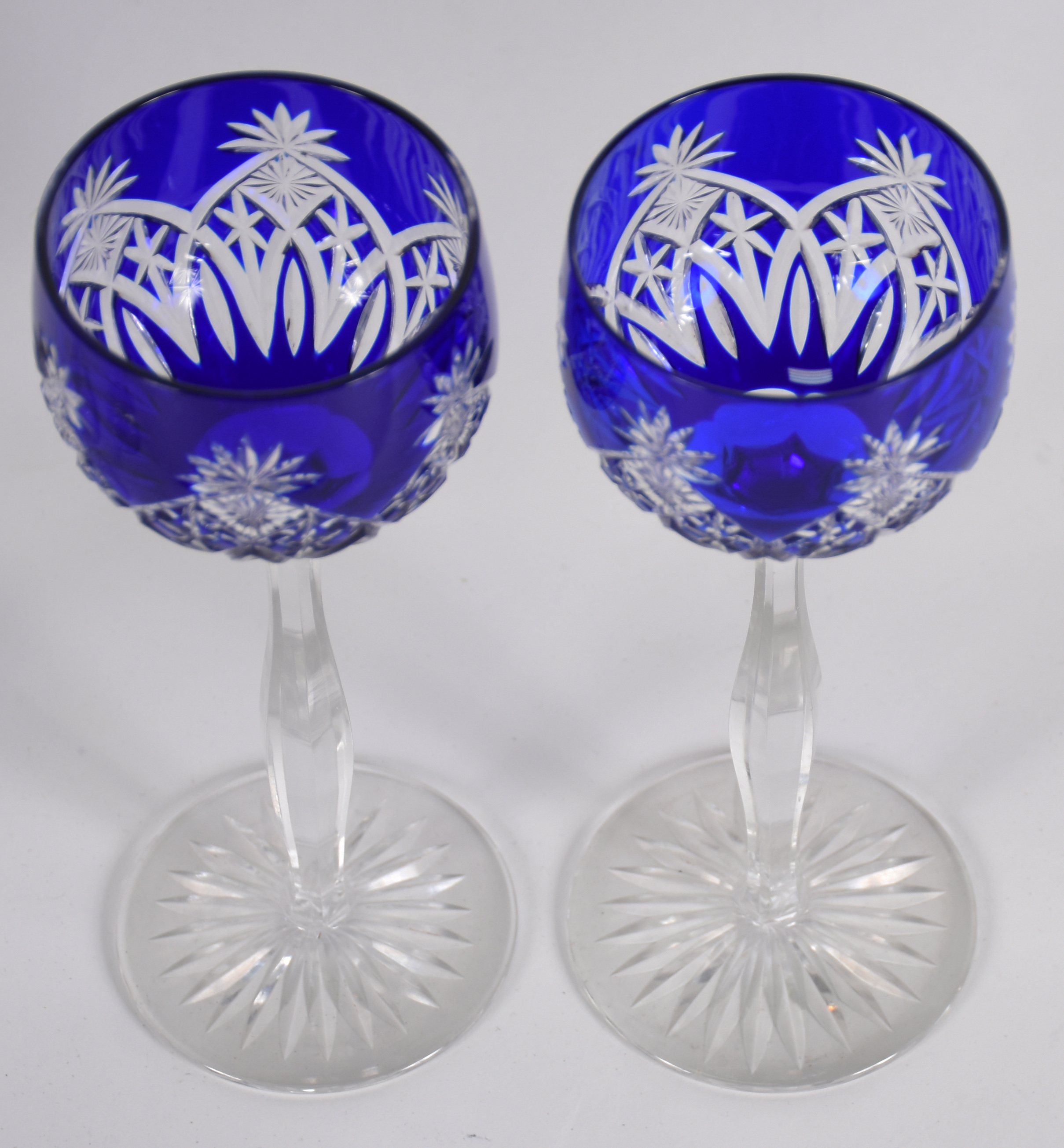 Seis cálices para vinho de cristal europeu lapidado doublé azul. - foto 3 de 3