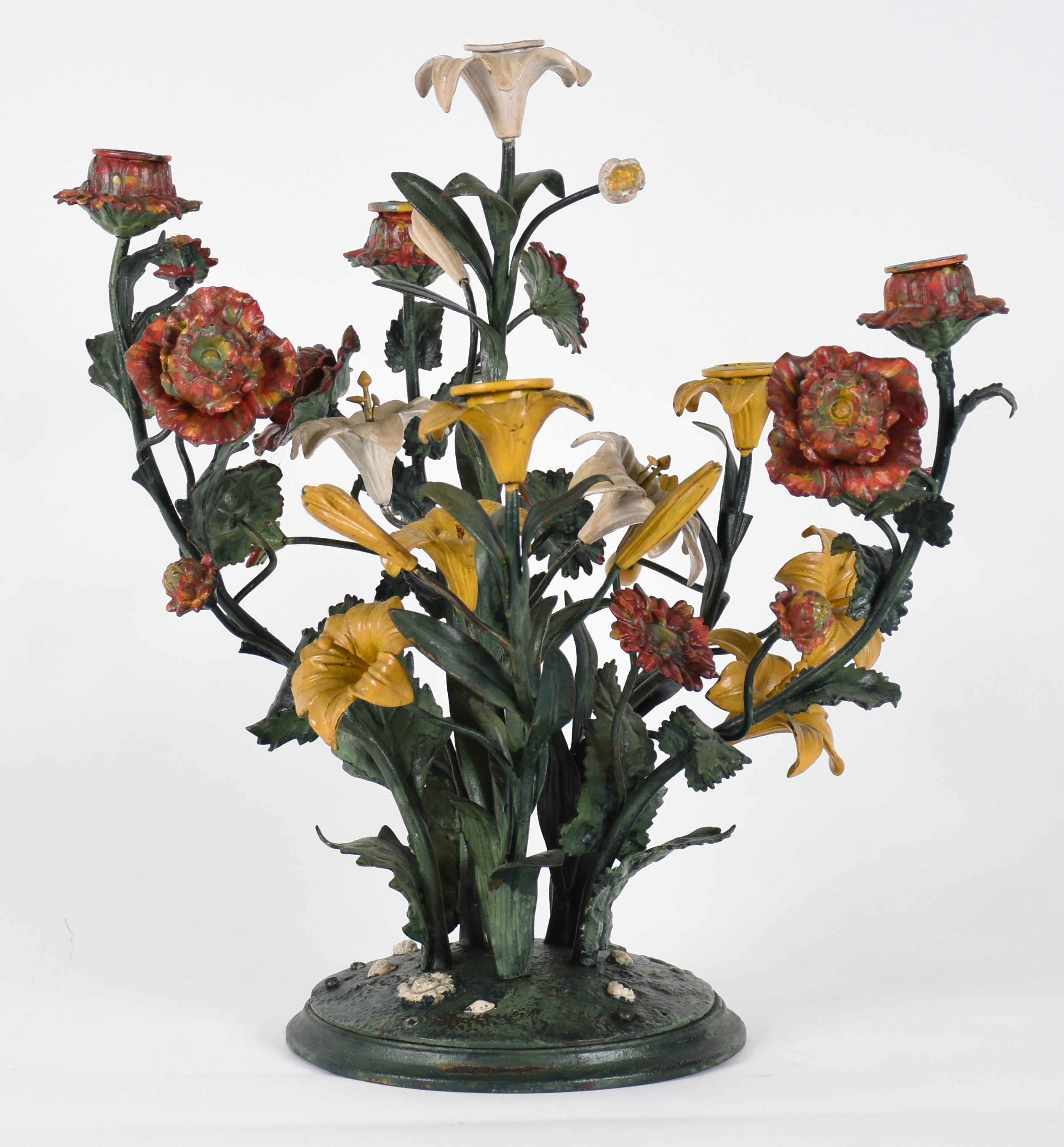 Castiçal para 6 velas de metal policromado trabalhado com flores em... - foto 1 de 4