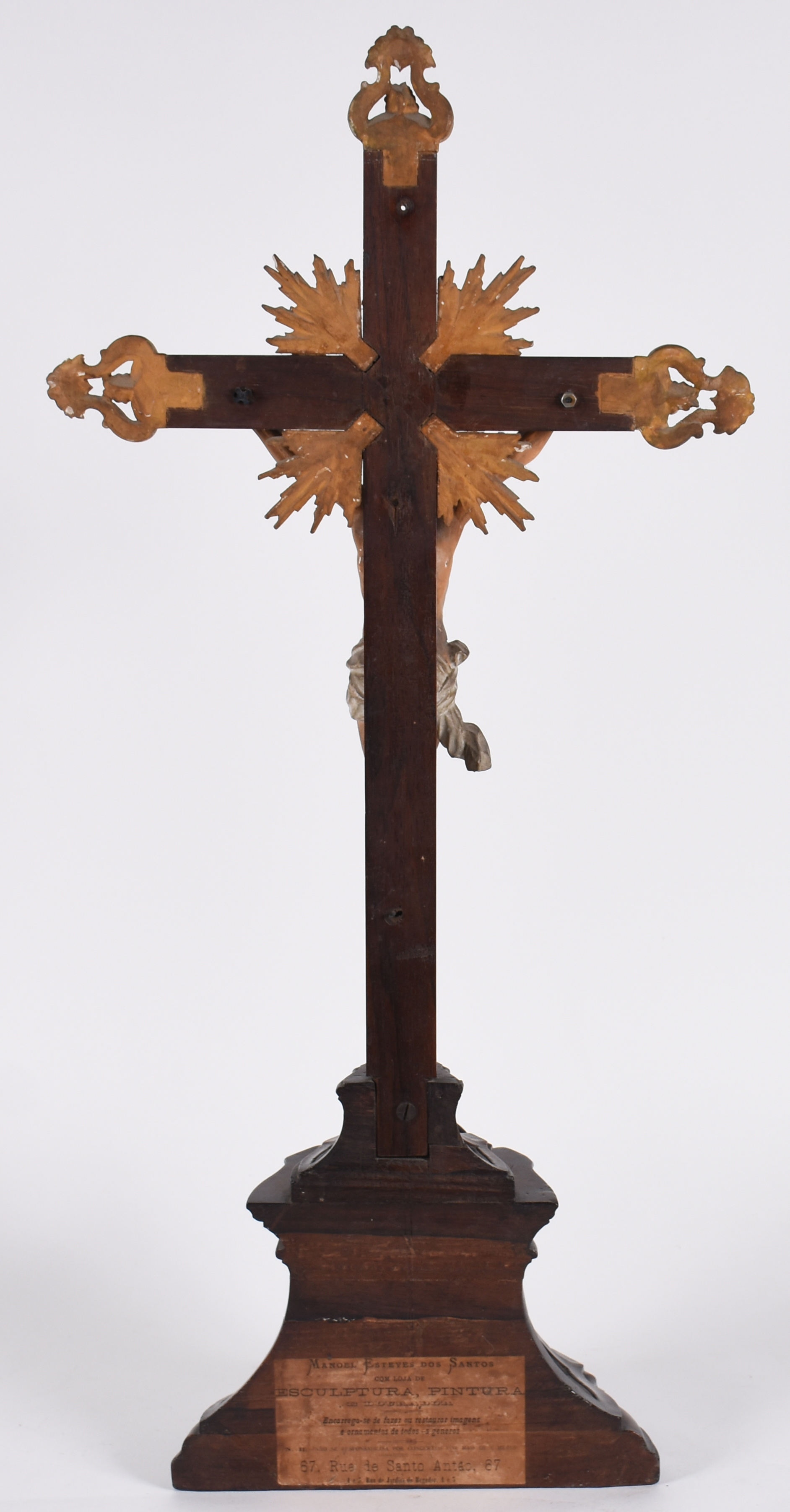 Belíssimo crucifixo em madeira nobre com figura de Cristo ricamente... - foto 3 de 4