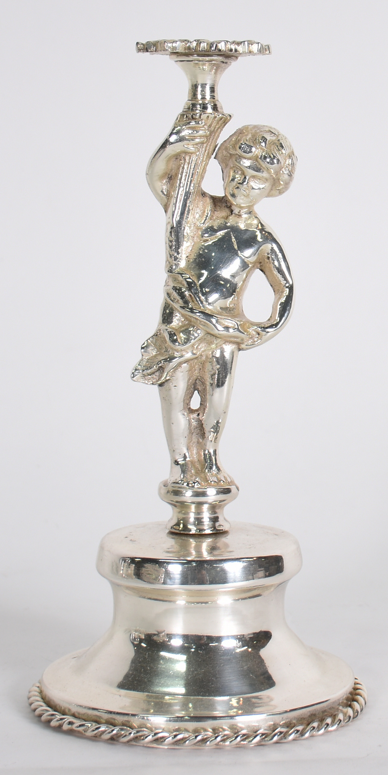 Base para fruteira de metal prateado com figura de menino sustentando... - foto 1 de 5