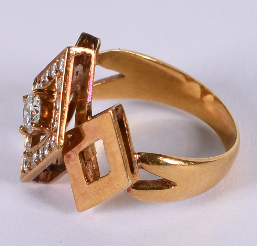 Anel de ouro 18 k com brilhantes . Aro 13 ( Por questão de segurança... - foto 2 de 3