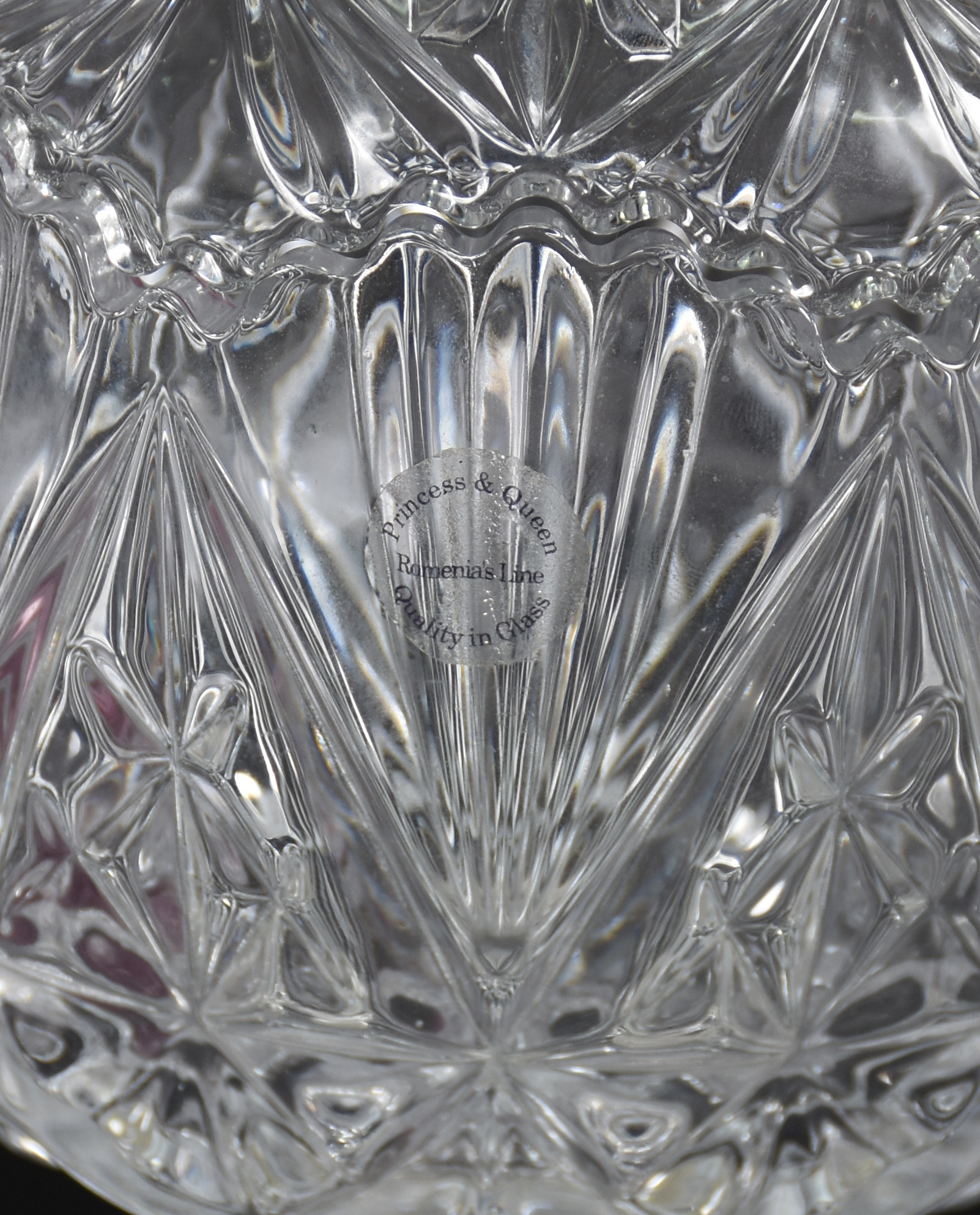 Três peças diversas de cristal , sendo 2 compoteiras e licoreira... - foto 3 de 4