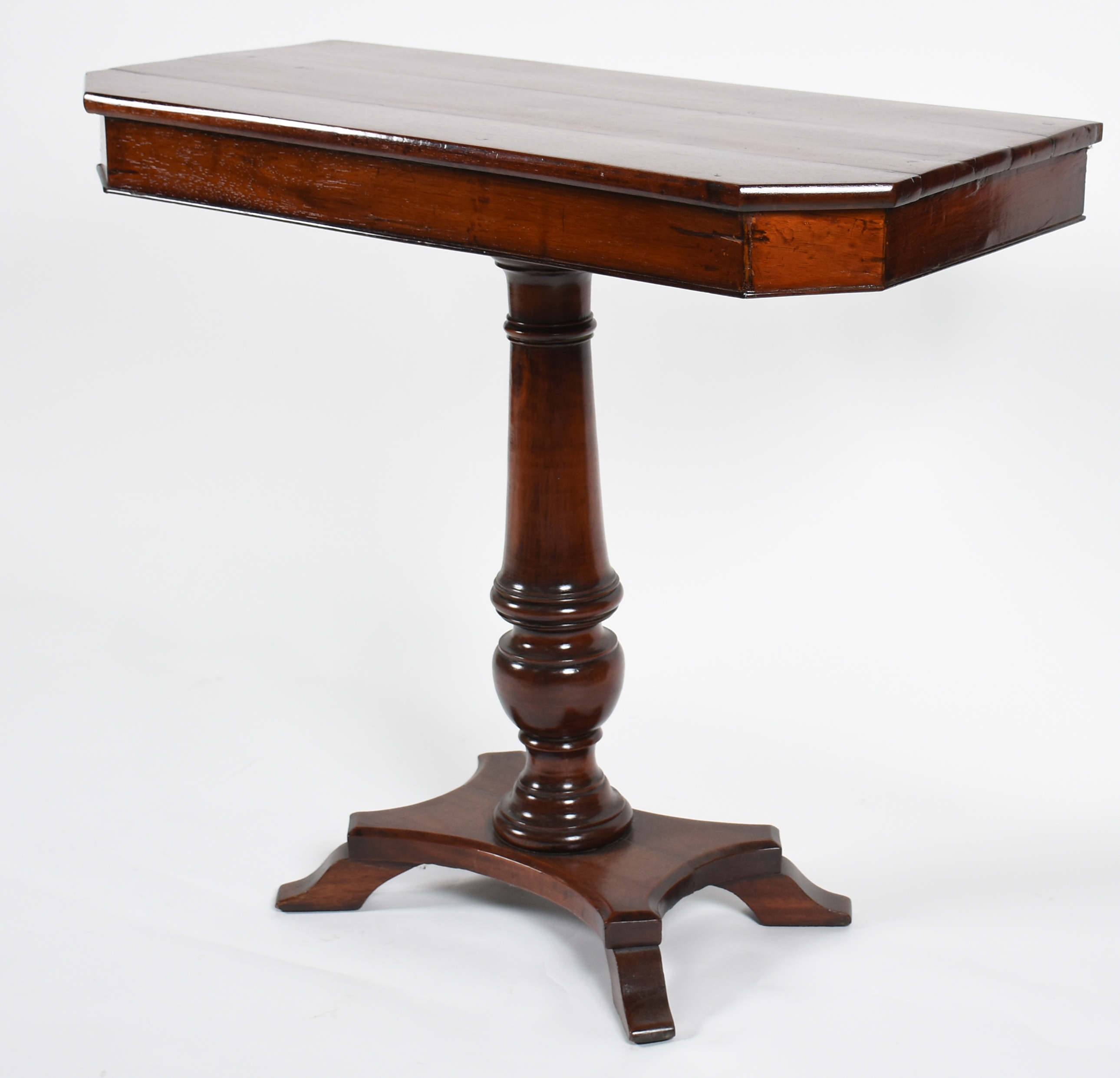 Mesa de encostar de madeira nobre, tampo retangular apoiado em coluna... - foto 1 de 3
